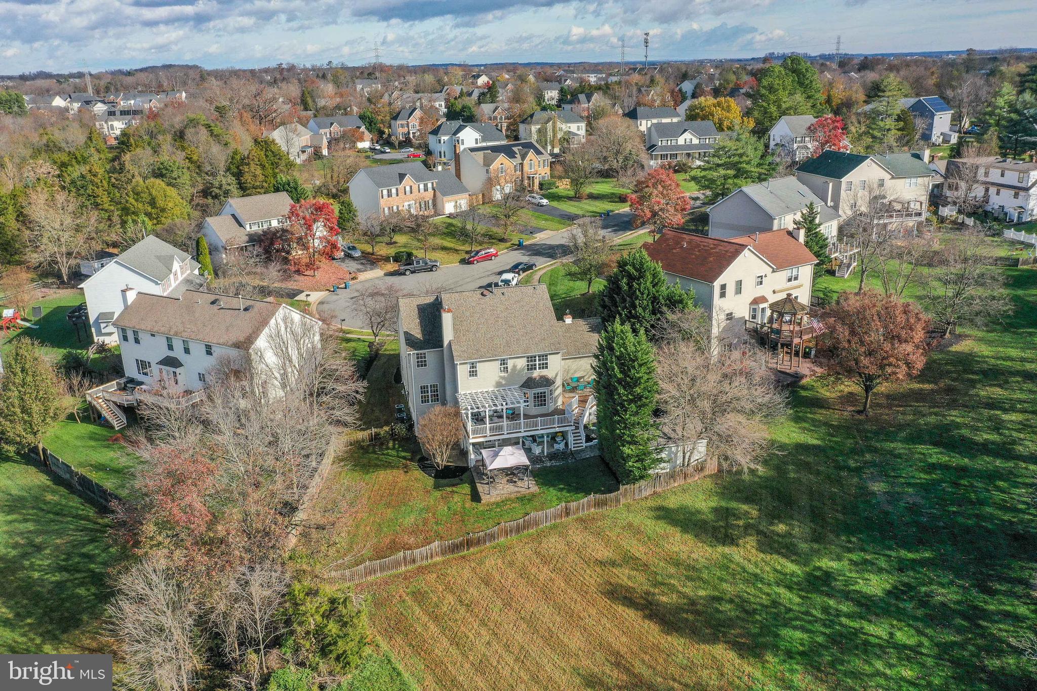 ASHBURN MEWS - Residential