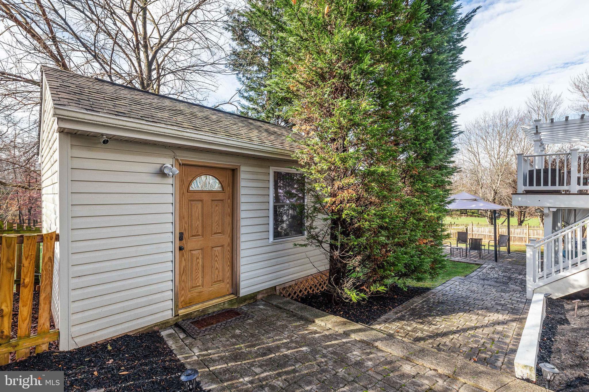 ASHBURN MEWS - Residential