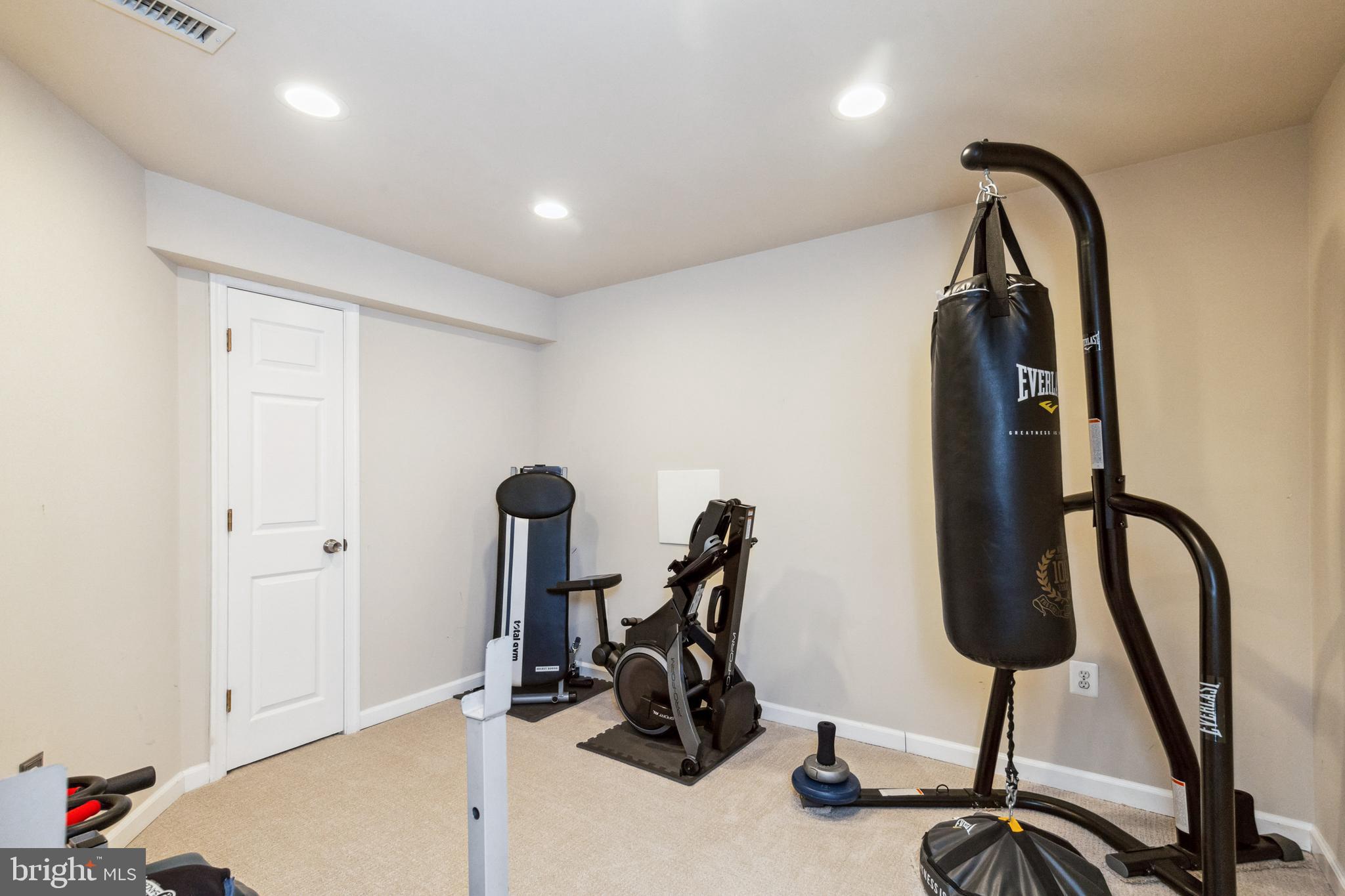 ASHBURN MEWS - Residential