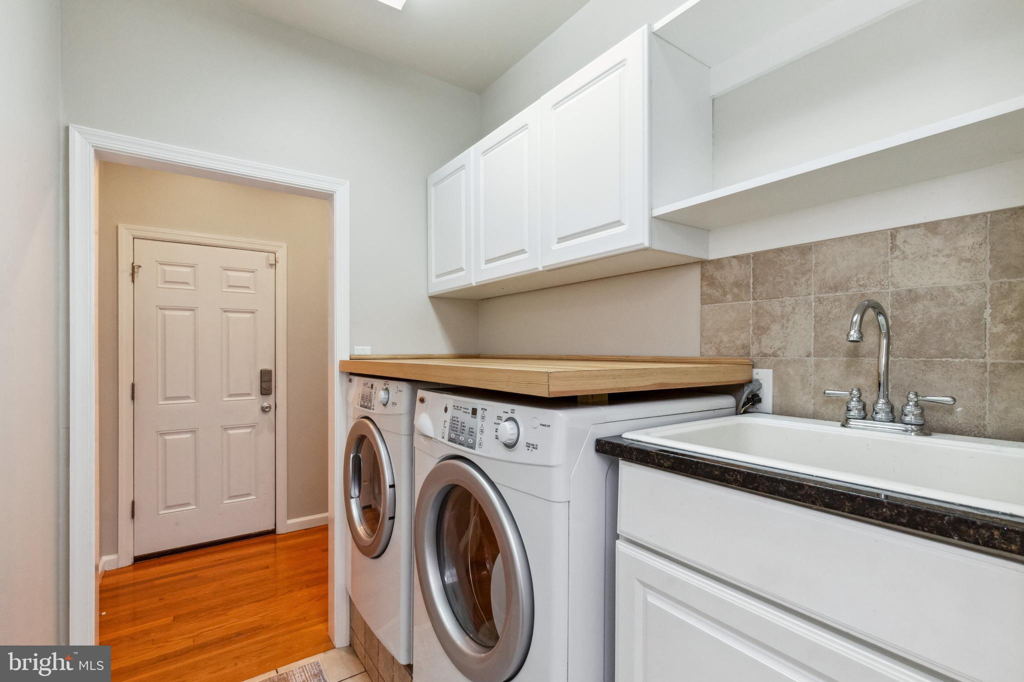 ASHBURN MEWS - Residential