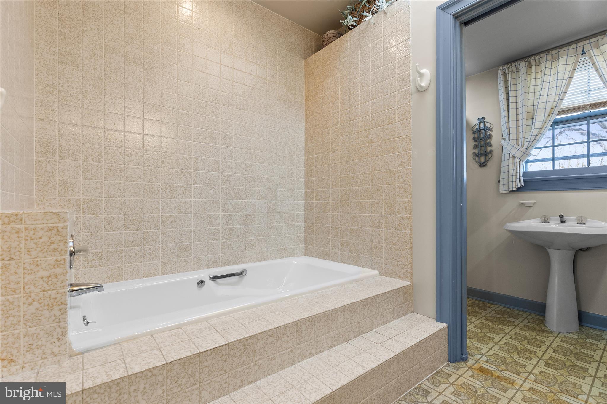 HAINES ACRES/EAST YORK - Residential