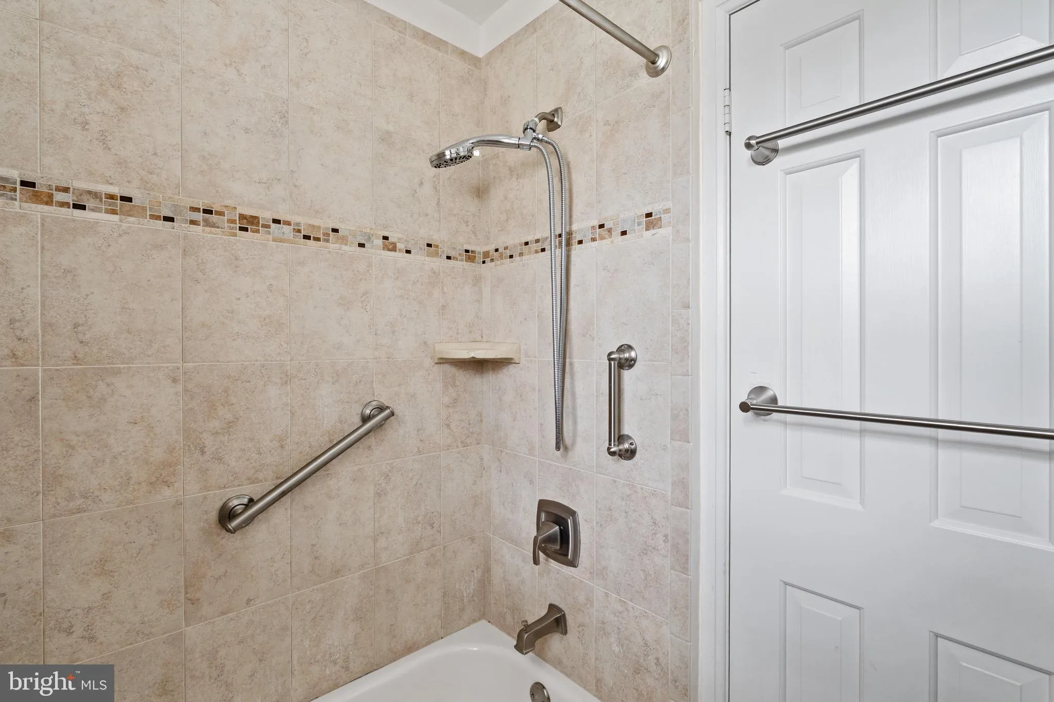 Arlington, Virginia 22206, United States, 2 Bedrooms Bedrooms, ,2 BathroomsBathrooms,Residential,Active,197382