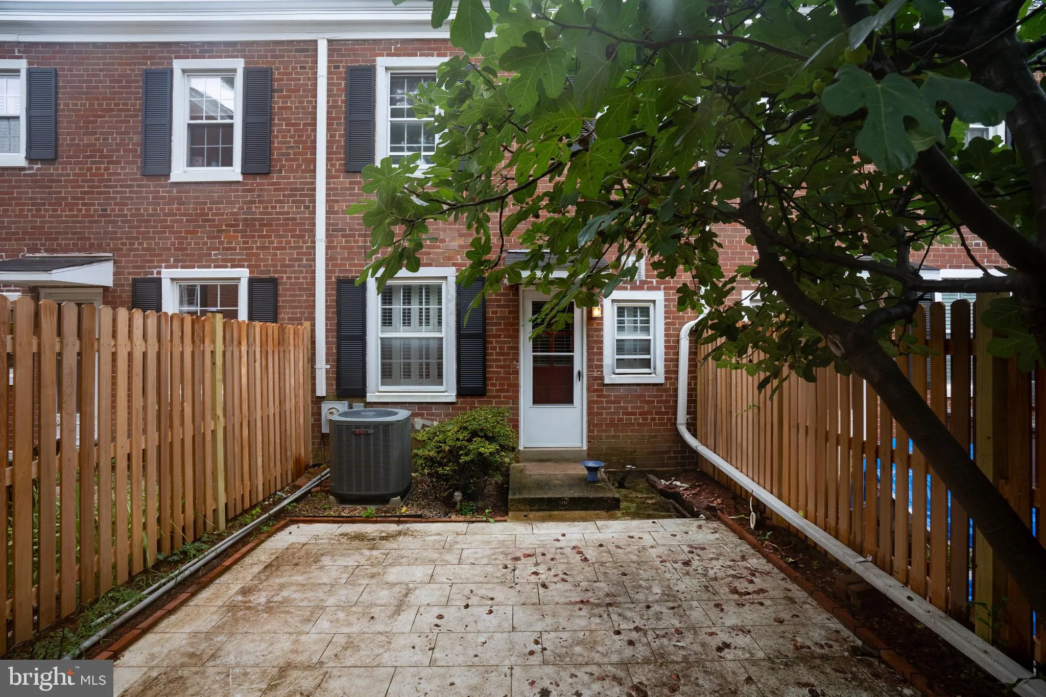 Arlington, Virginia 22206, United States, 2 Bedrooms Bedrooms, ,2 BathroomsBathrooms,Residential,Active,197382