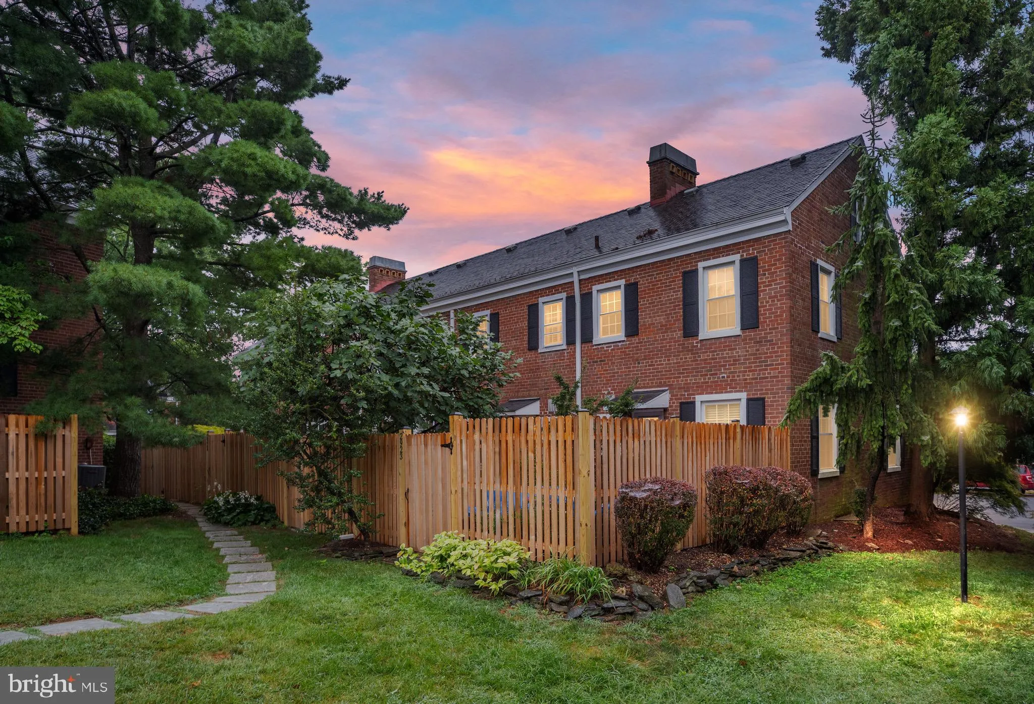 Arlington, Virginia 22206, United States, 2 Bedrooms Bedrooms, ,2 BathroomsBathrooms,Residential,Active,197382