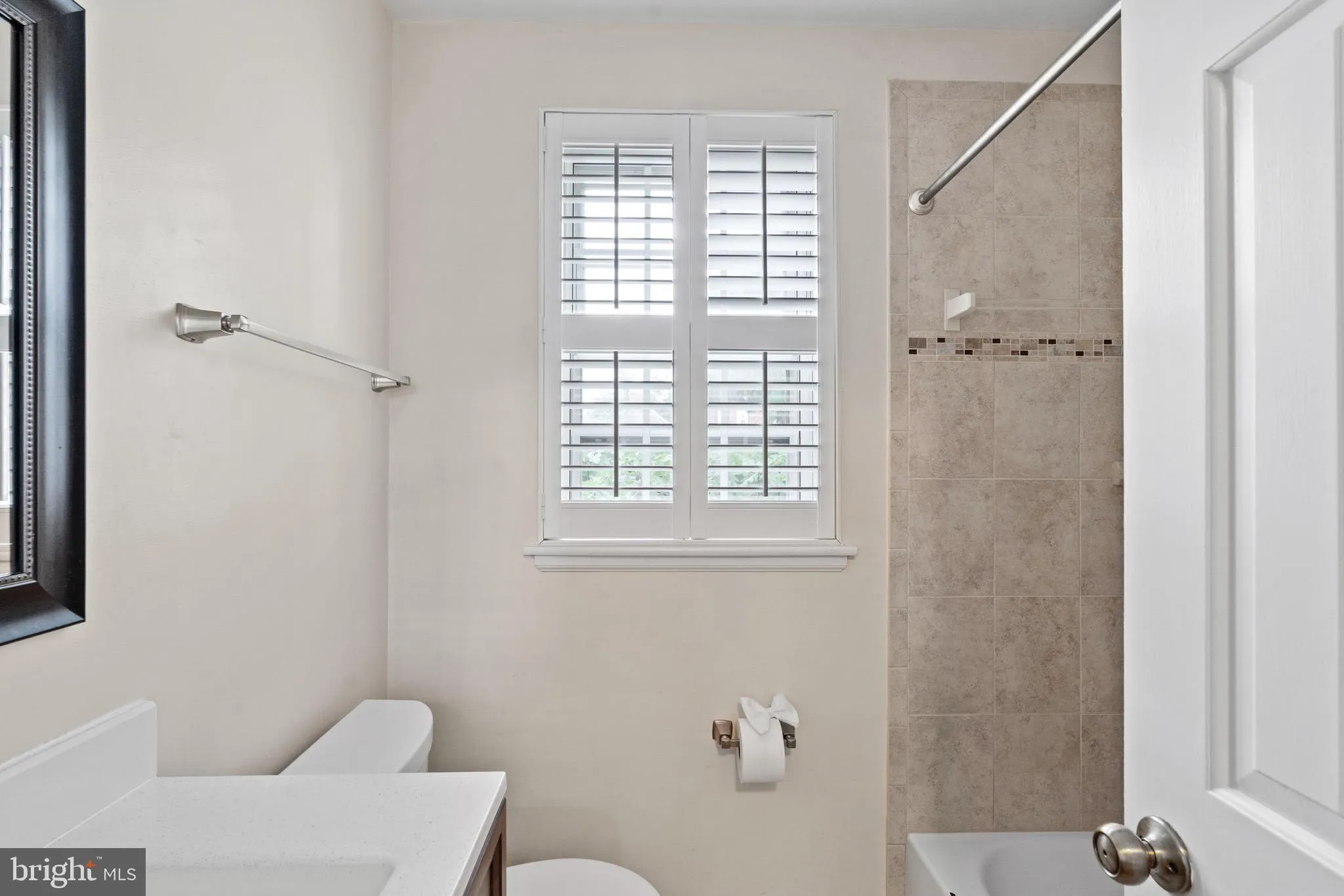 Arlington, Virginia 22206, United States, 2 Bedrooms Bedrooms, ,2 BathroomsBathrooms,Residential,Active,197382