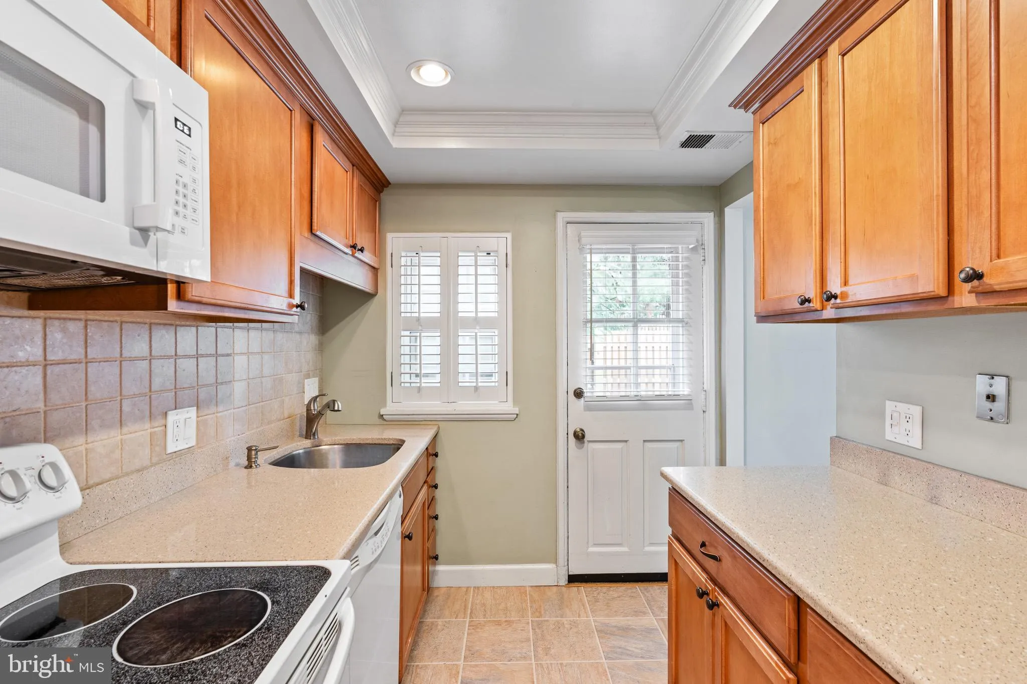 Arlington, Virginia 22206, United States, 2 Bedrooms Bedrooms, ,2 BathroomsBathrooms,Residential,Active,197382