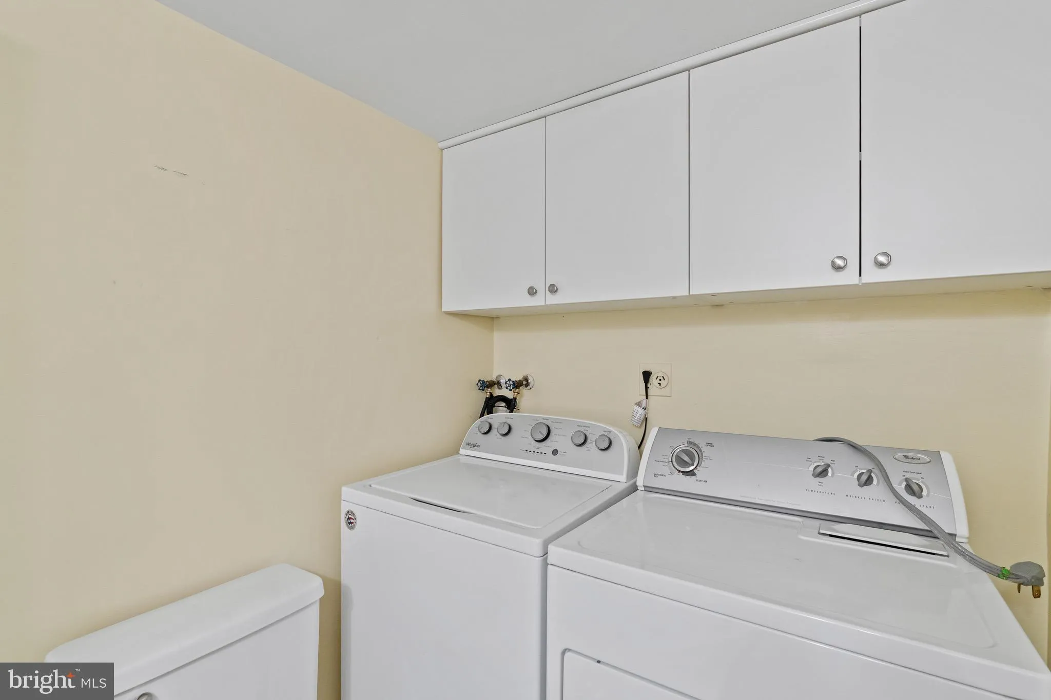 Arlington, Virginia 22206, United States, 2 Bedrooms Bedrooms, ,2 BathroomsBathrooms,Residential,Active,197382