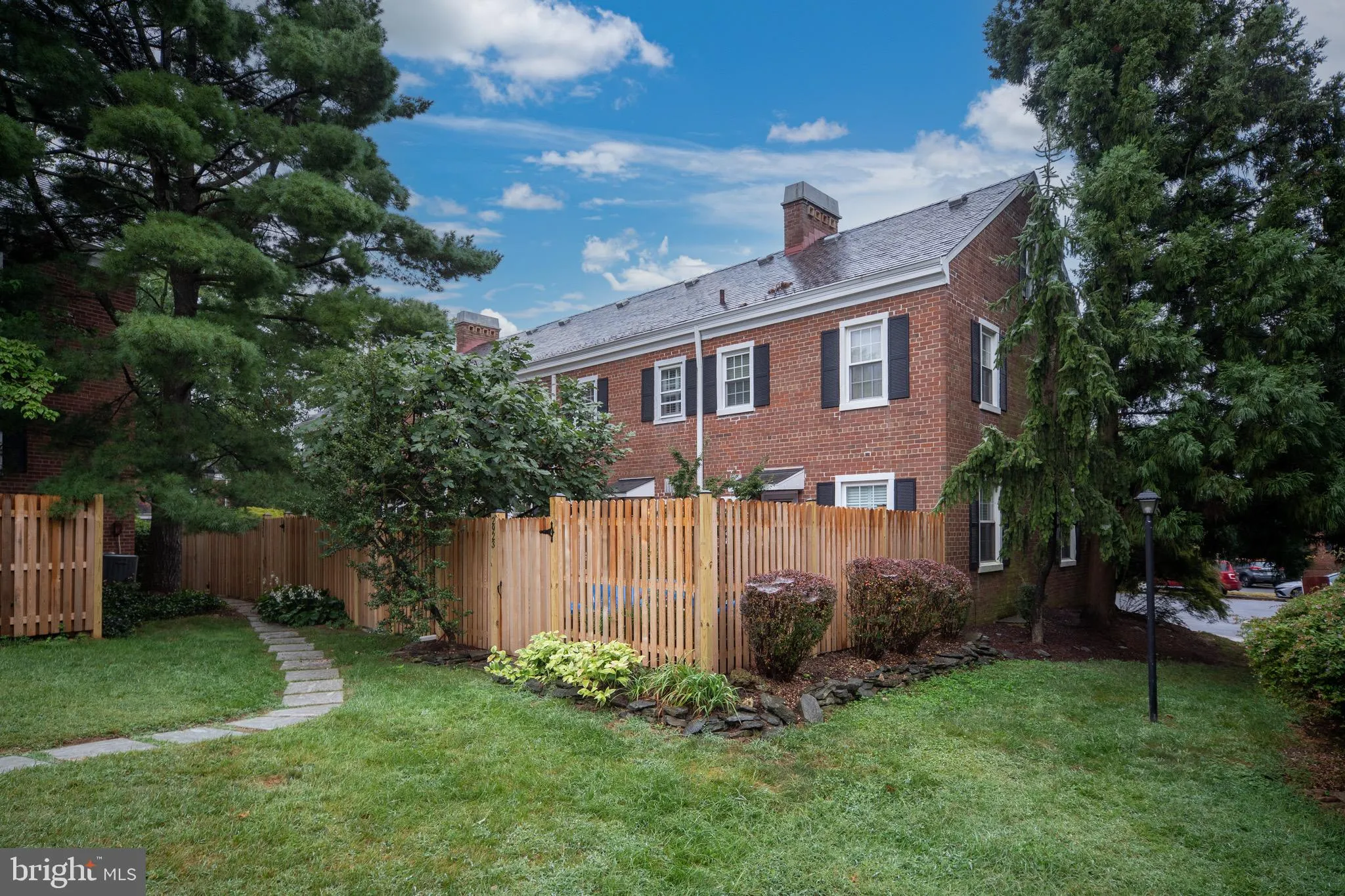 Arlington, Virginia 22206, United States, 2 Bedrooms Bedrooms, ,2 BathroomsBathrooms,Residential,Active,197382