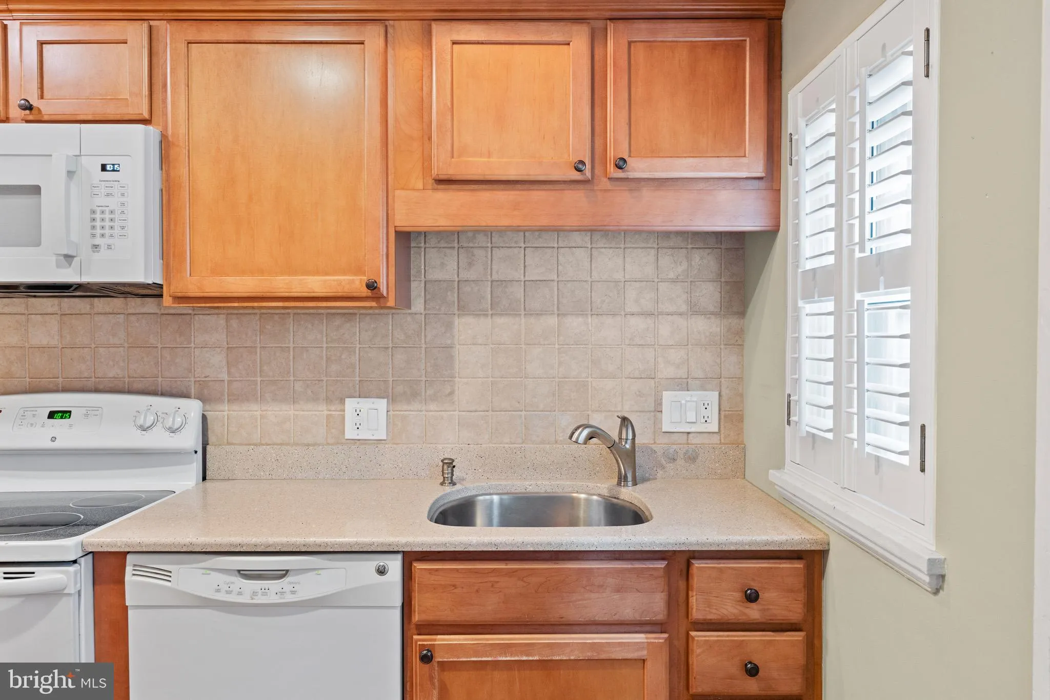 Arlington, Virginia 22206, United States, 2 Bedrooms Bedrooms, ,2 BathroomsBathrooms,Residential,Active,197382