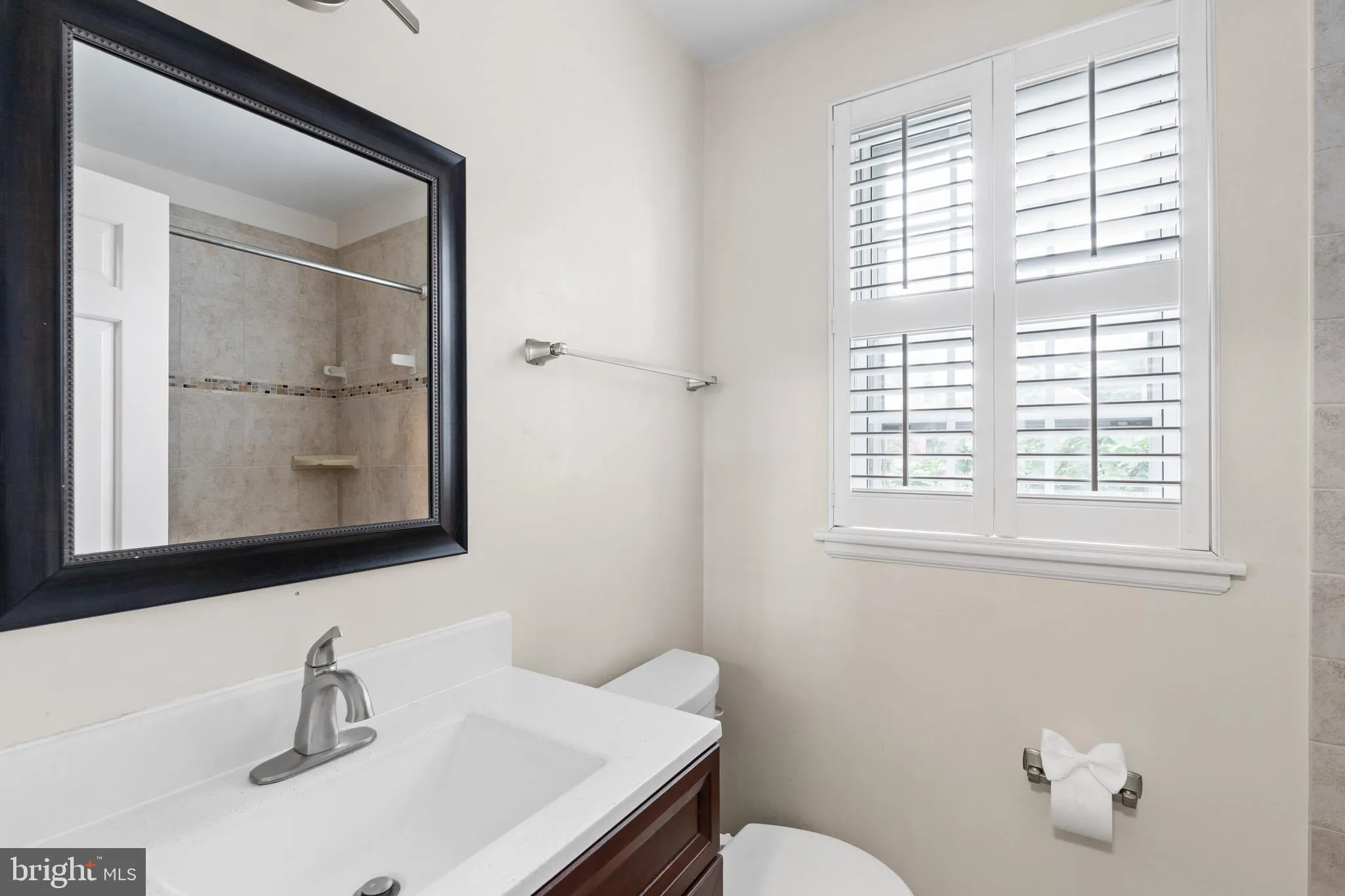 Arlington, Virginia 22206, United States, 2 Bedrooms Bedrooms, ,2 BathroomsBathrooms,Residential,Active,197382