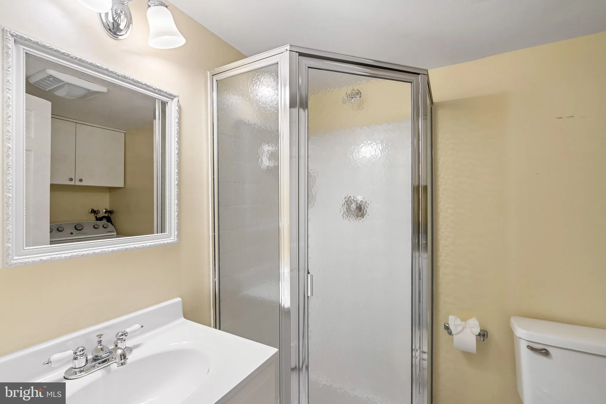 Arlington, Virginia 22206, United States, 2 Bedrooms Bedrooms, ,2 BathroomsBathrooms,Residential,Active,197382