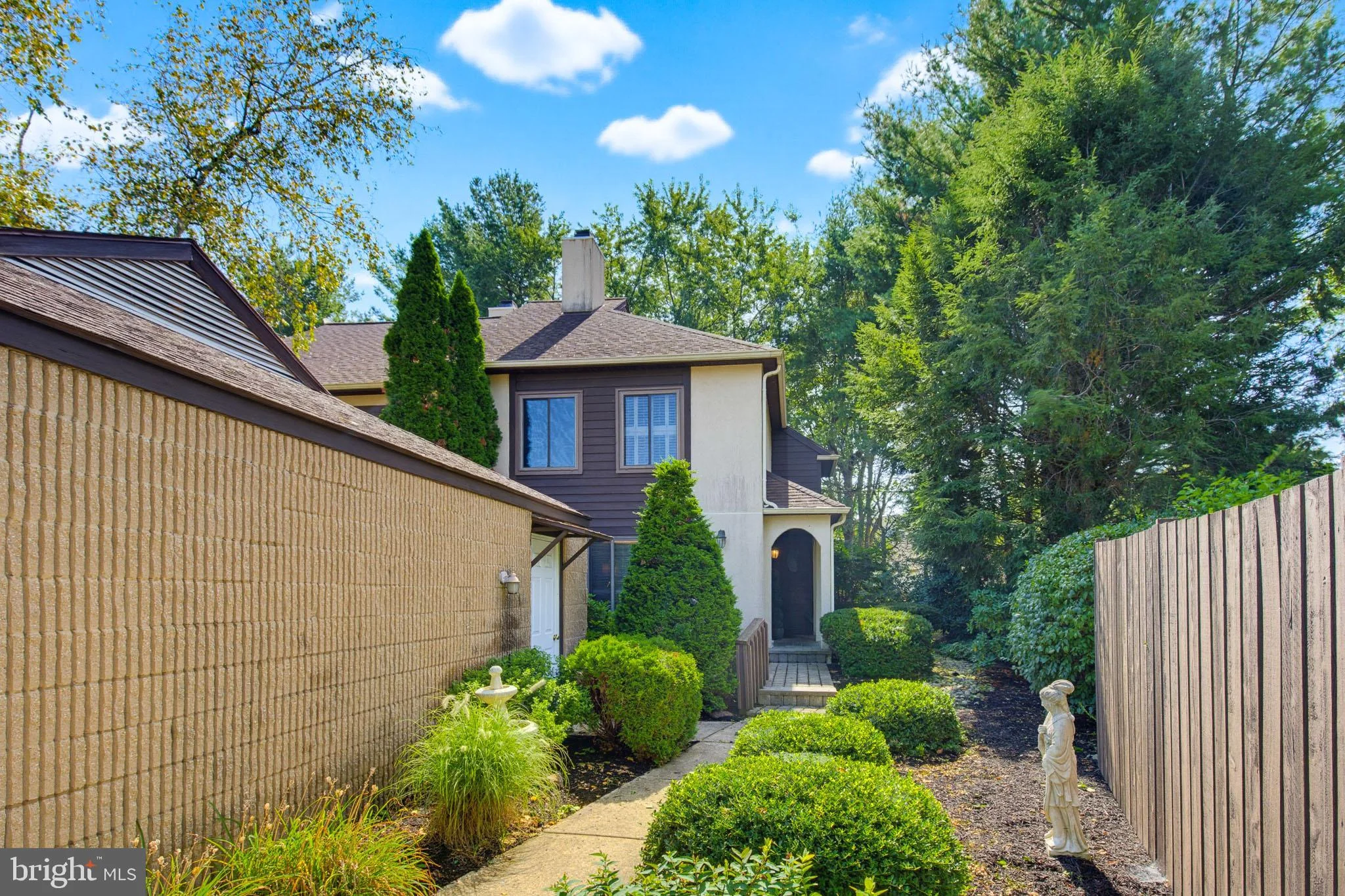 409 Stonegate Court, Millersville, PA, 17551