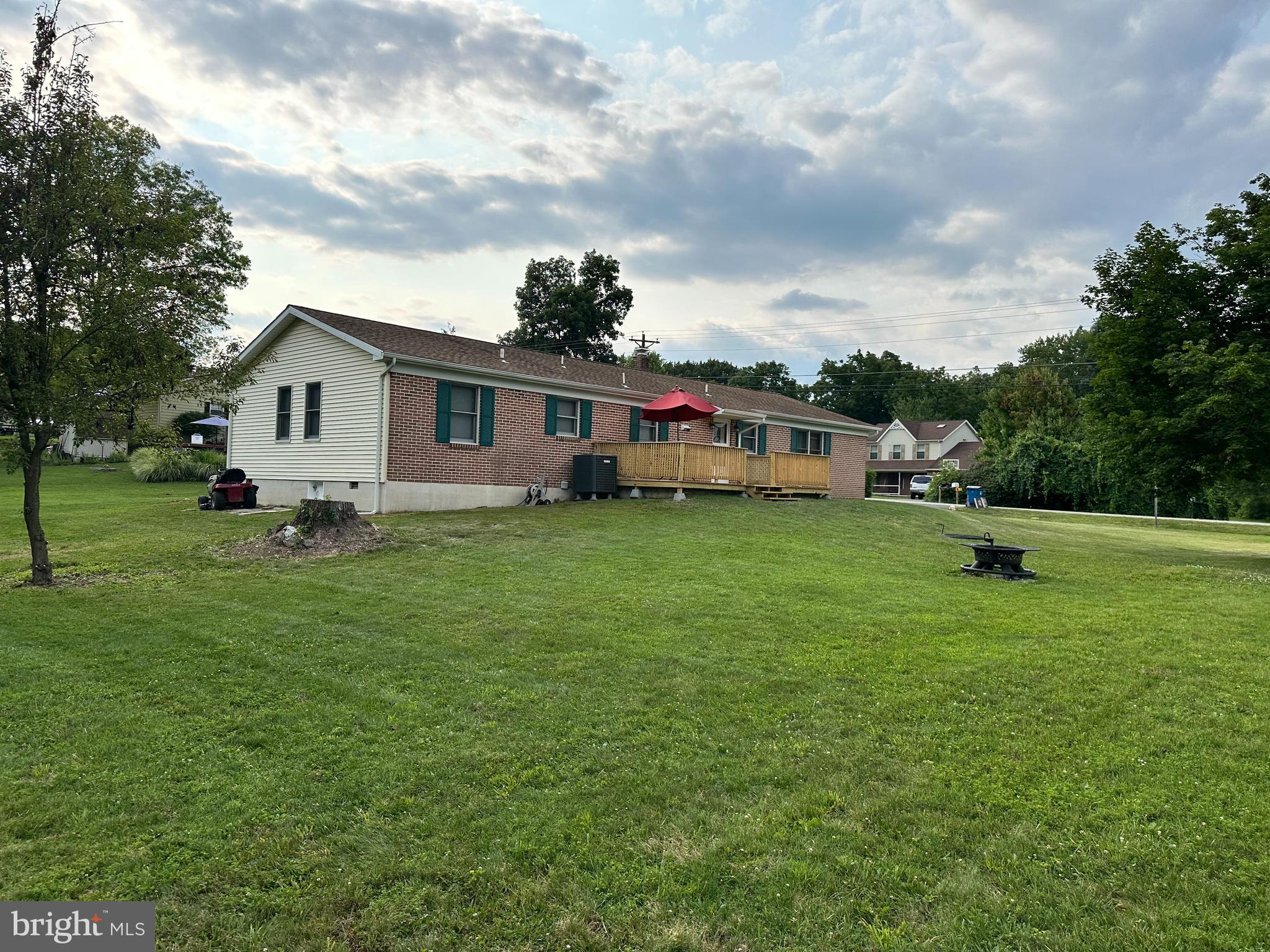 12 LONGSTREET DRIVE