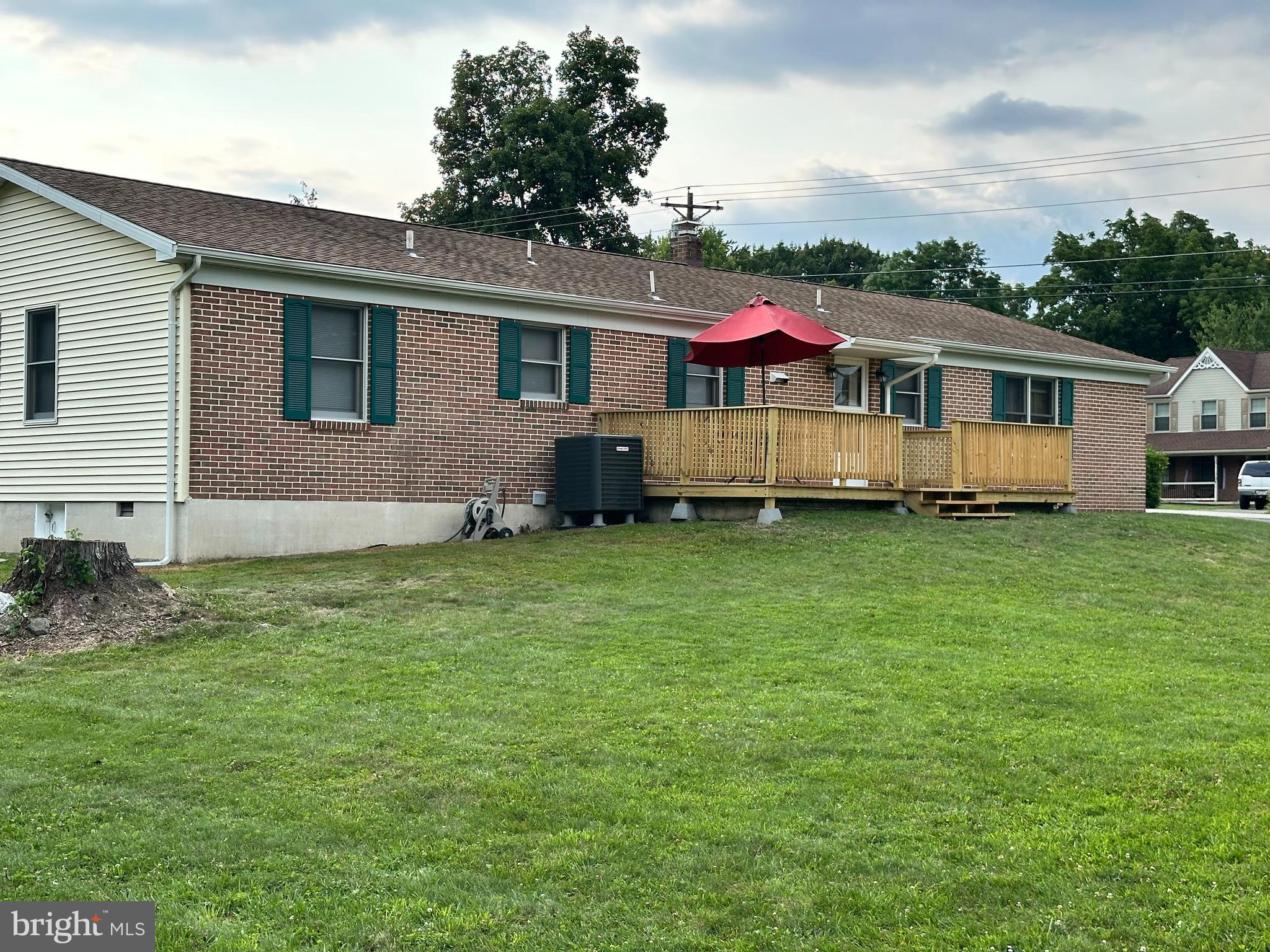 12 LONGSTREET DRIVE