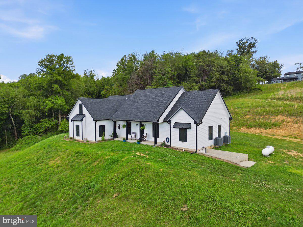 412 CEDAR HILL LANE