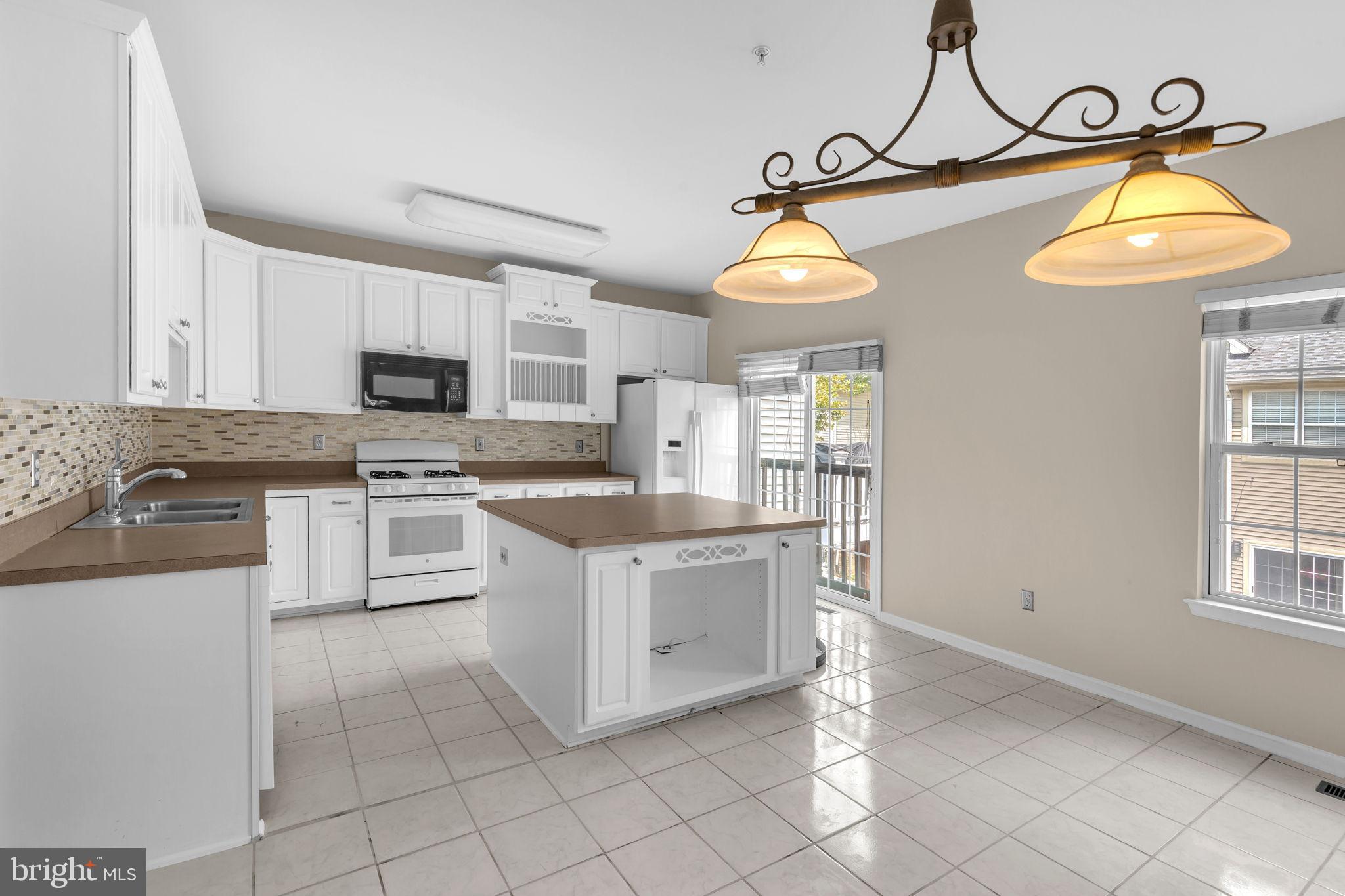 WOODVIEW VILLAGE WEST - Residential Lease