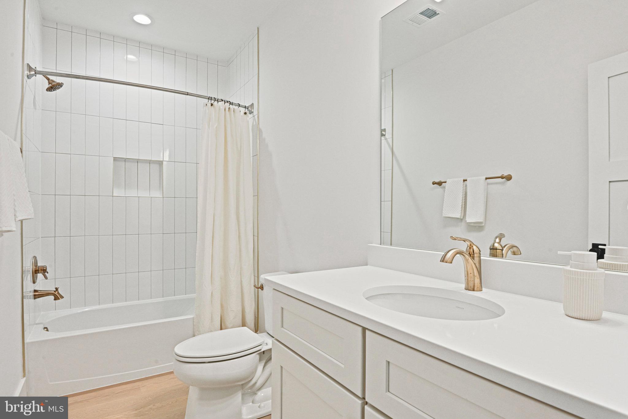 AYR HILL - Residential