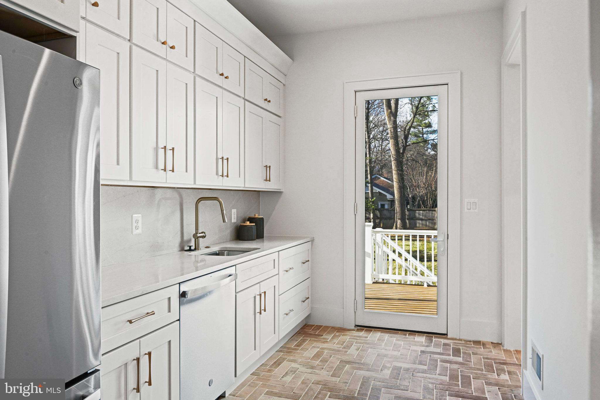 AYR HILL - Residential