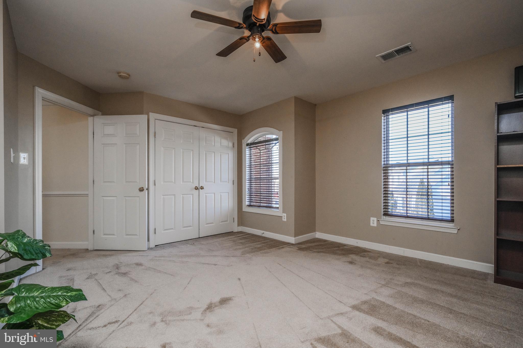 VILLAGE OF WASHINGTON TRAIL - Residential