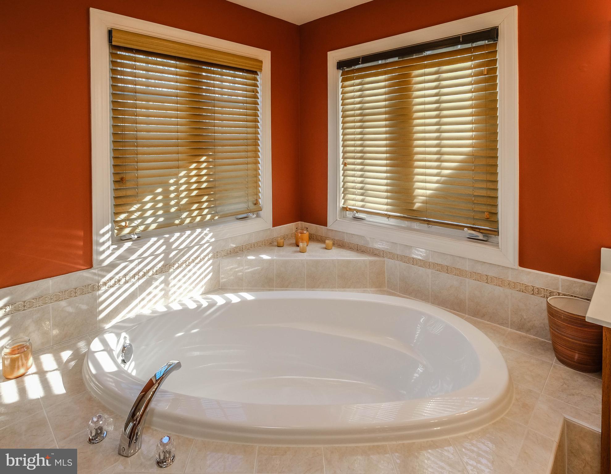 VILLAGE OF WASHINGTON TRAIL - Residential