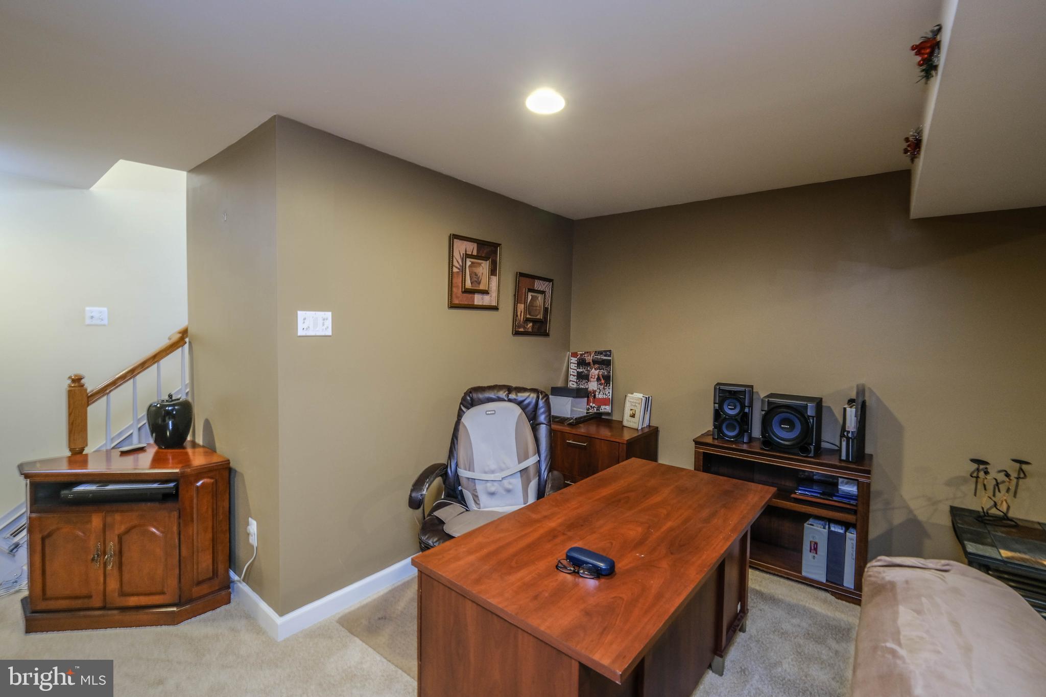 VILLAGE OF WASHINGTON TRAIL - Residential