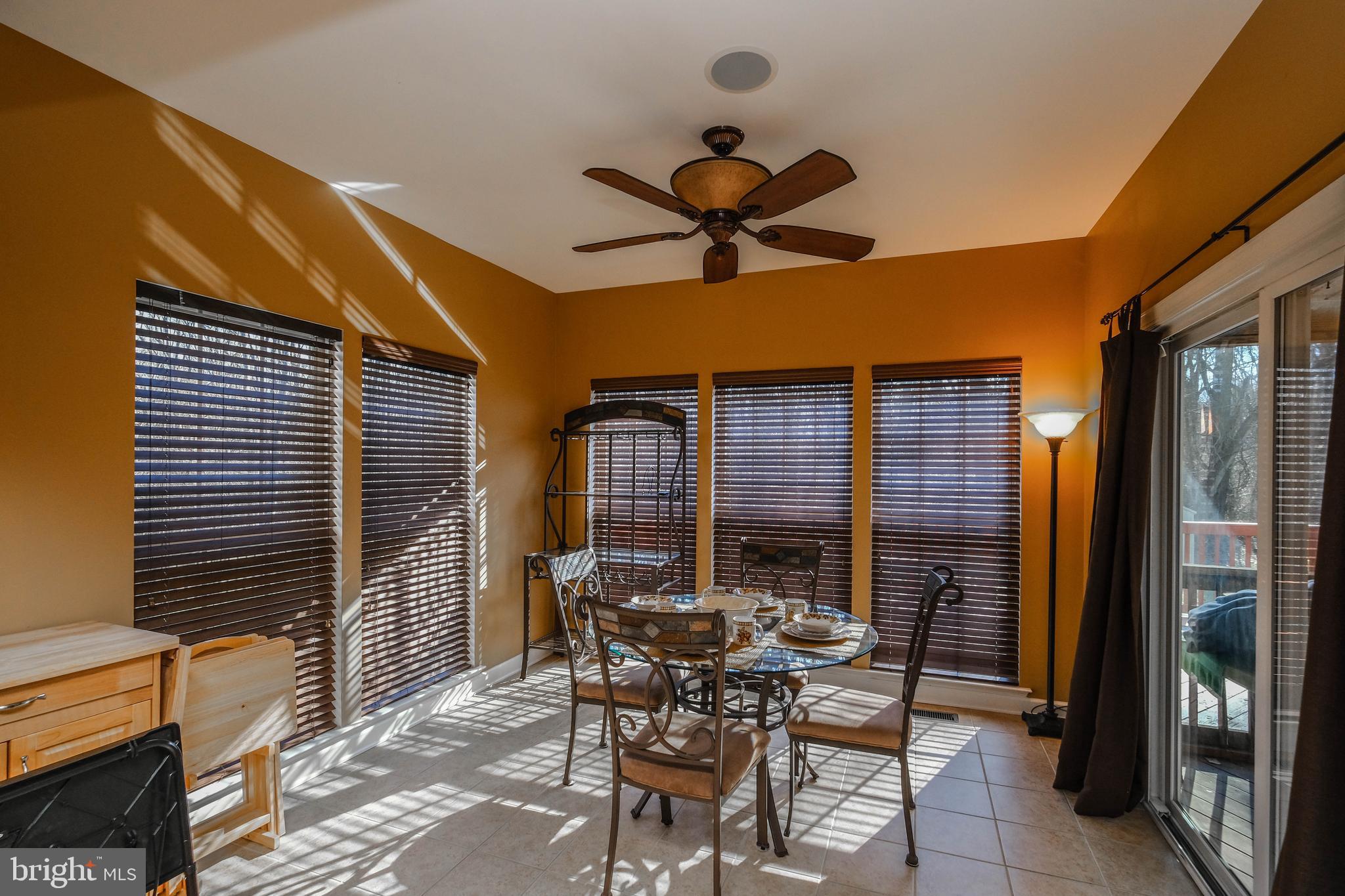 VILLAGE OF WASHINGTON TRAIL - Residential