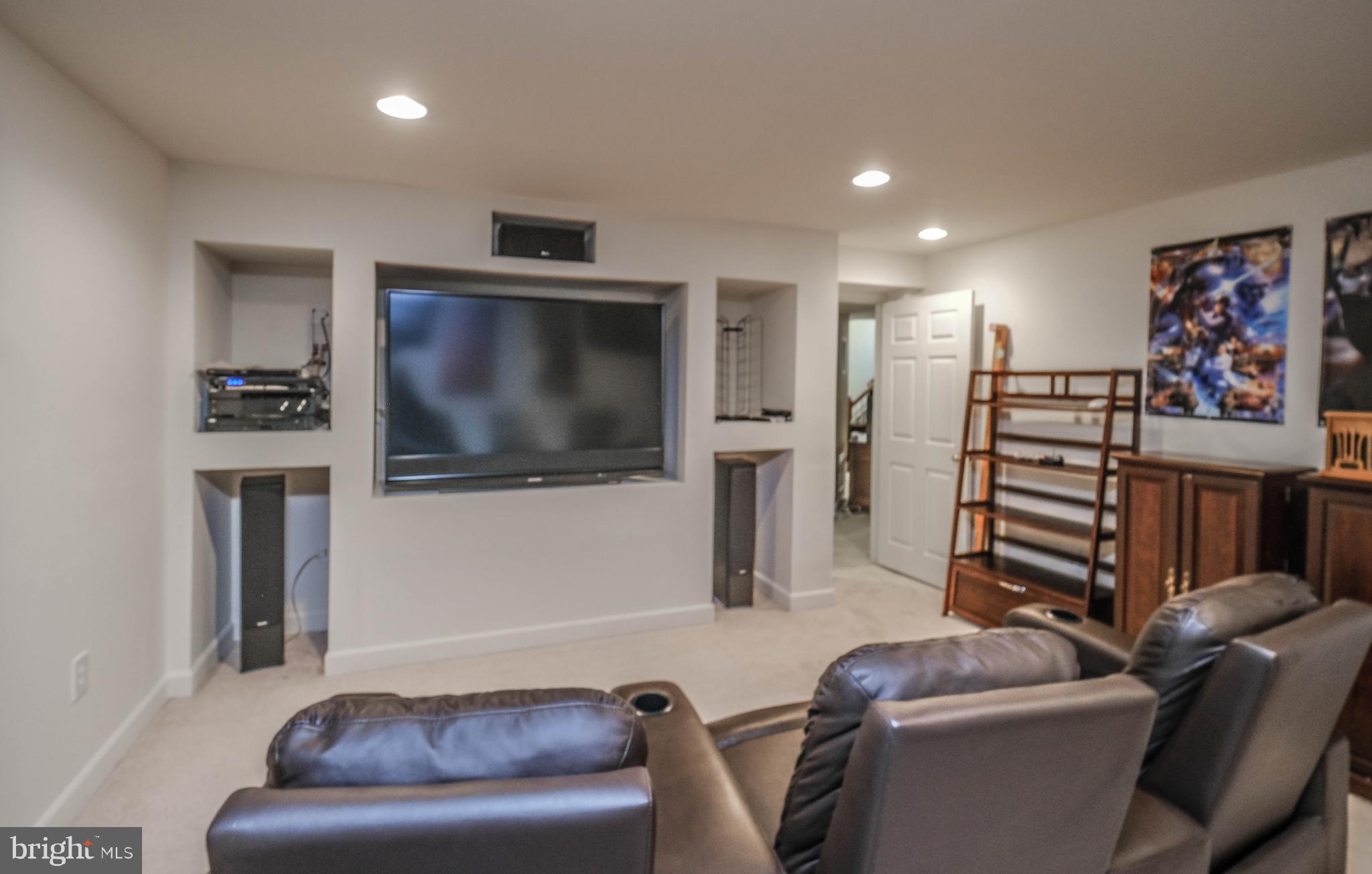 VILLAGE OF WASHINGTON TRAIL - Residential