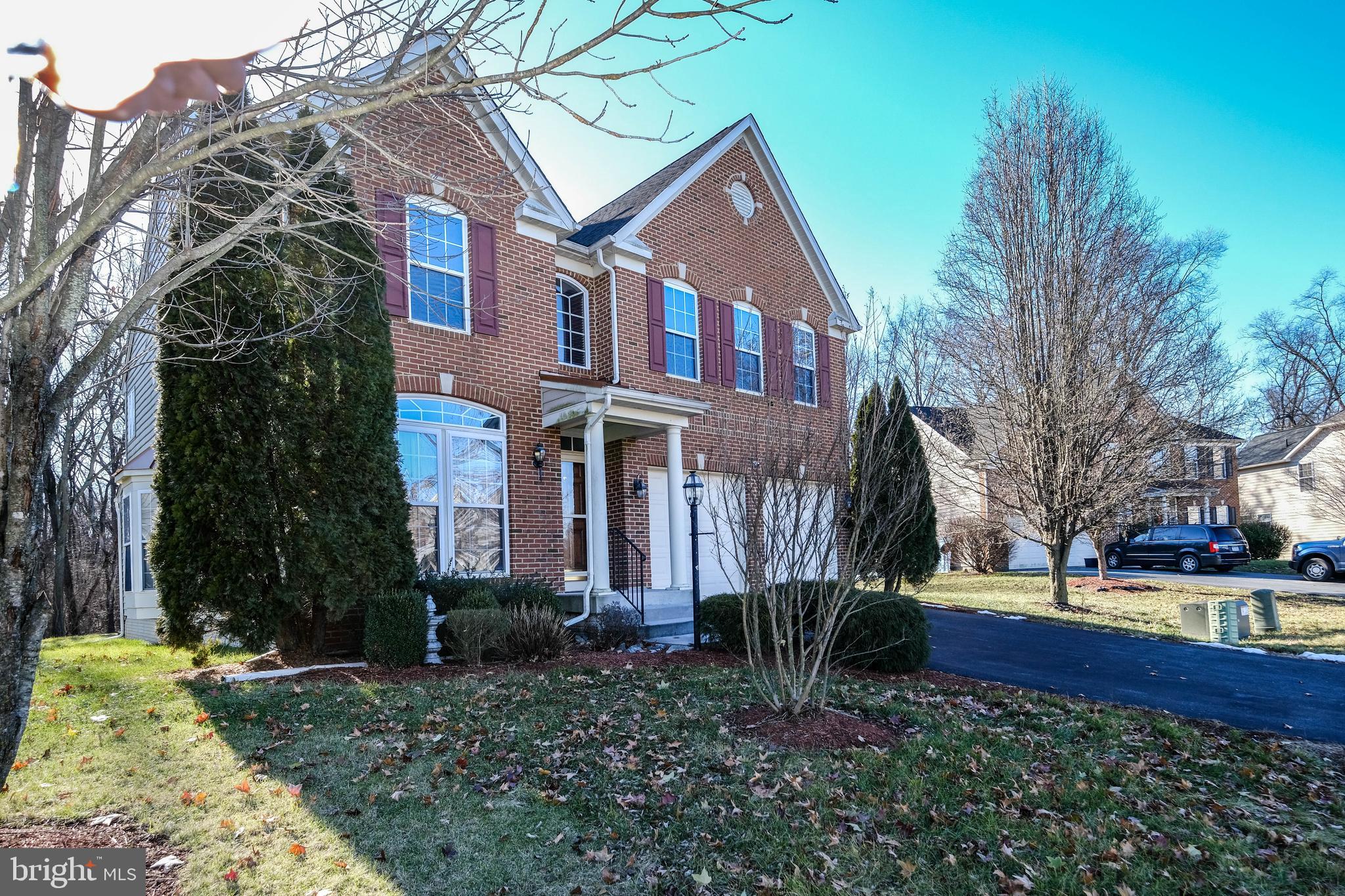 VILLAGE OF WASHINGTON TRAIL - Residential