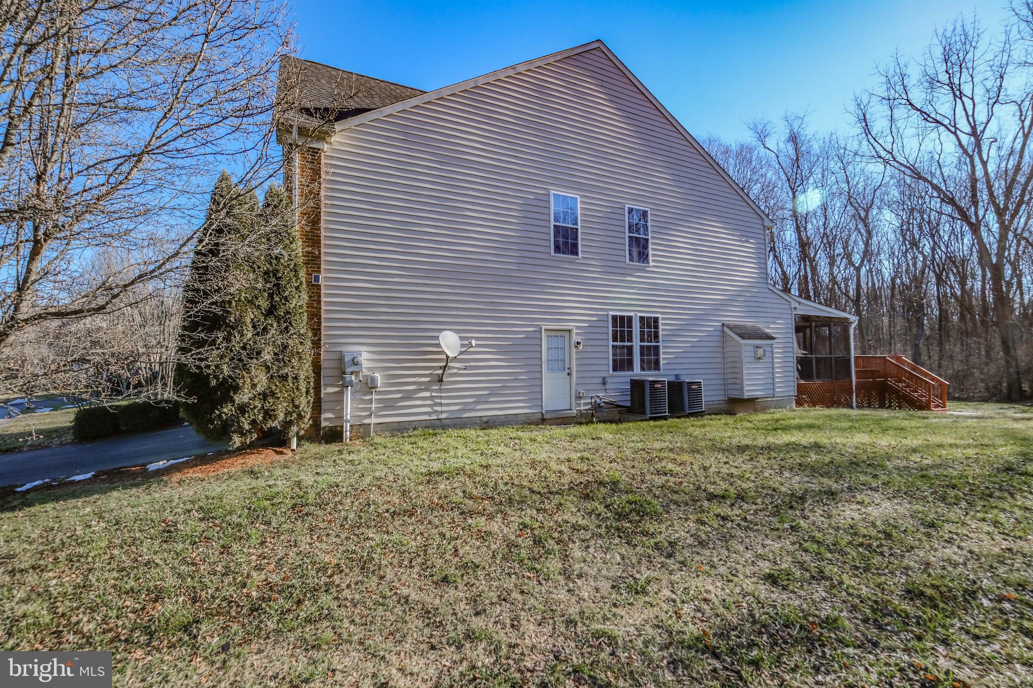 VILLAGE OF WASHINGTON TRAIL - Residential