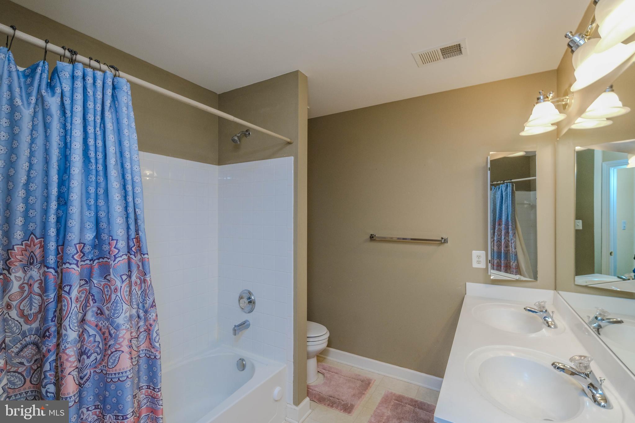 VILLAGE OF WASHINGTON TRAIL - Residential