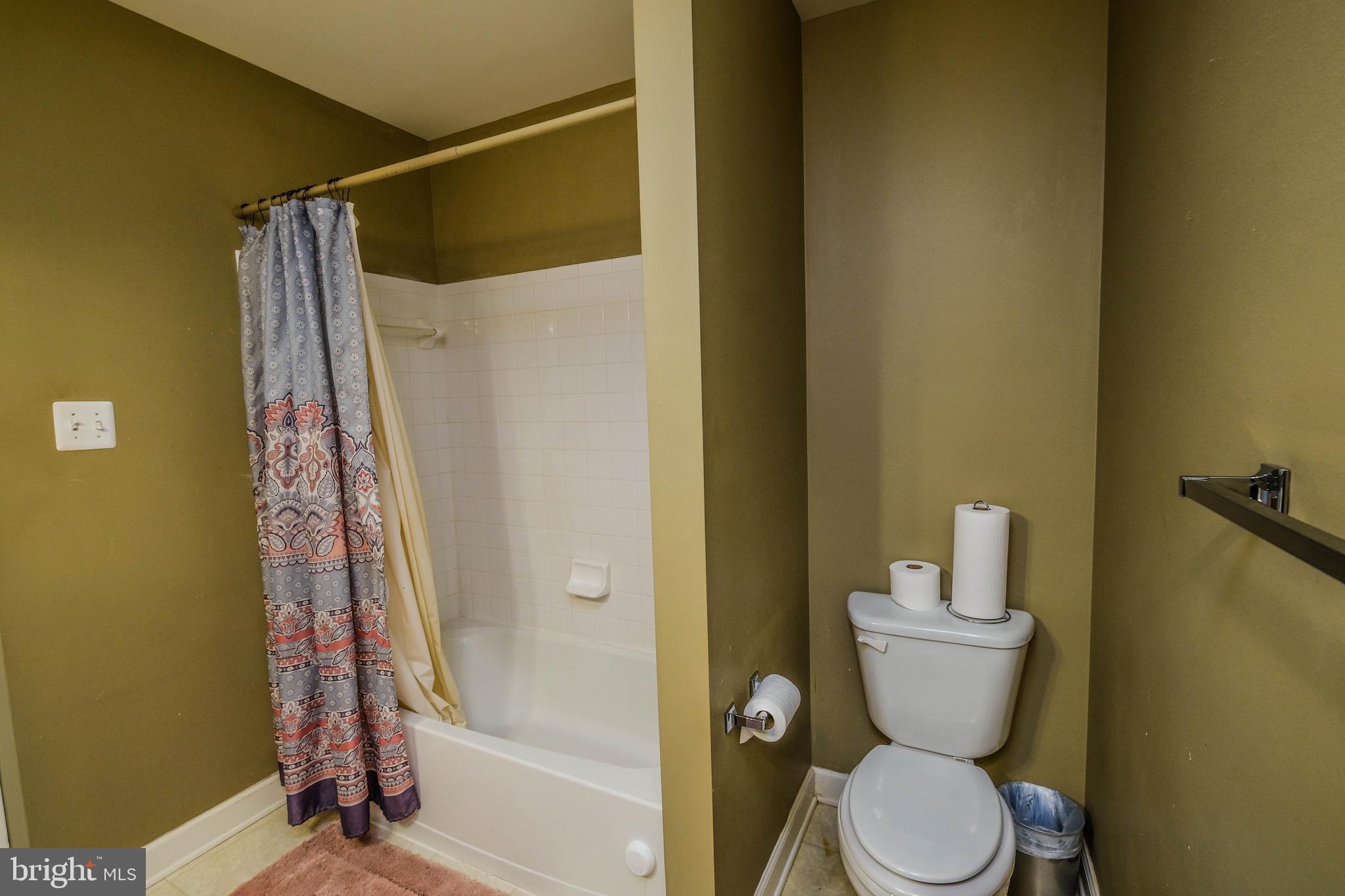 VILLAGE OF WASHINGTON TRAIL - Residential