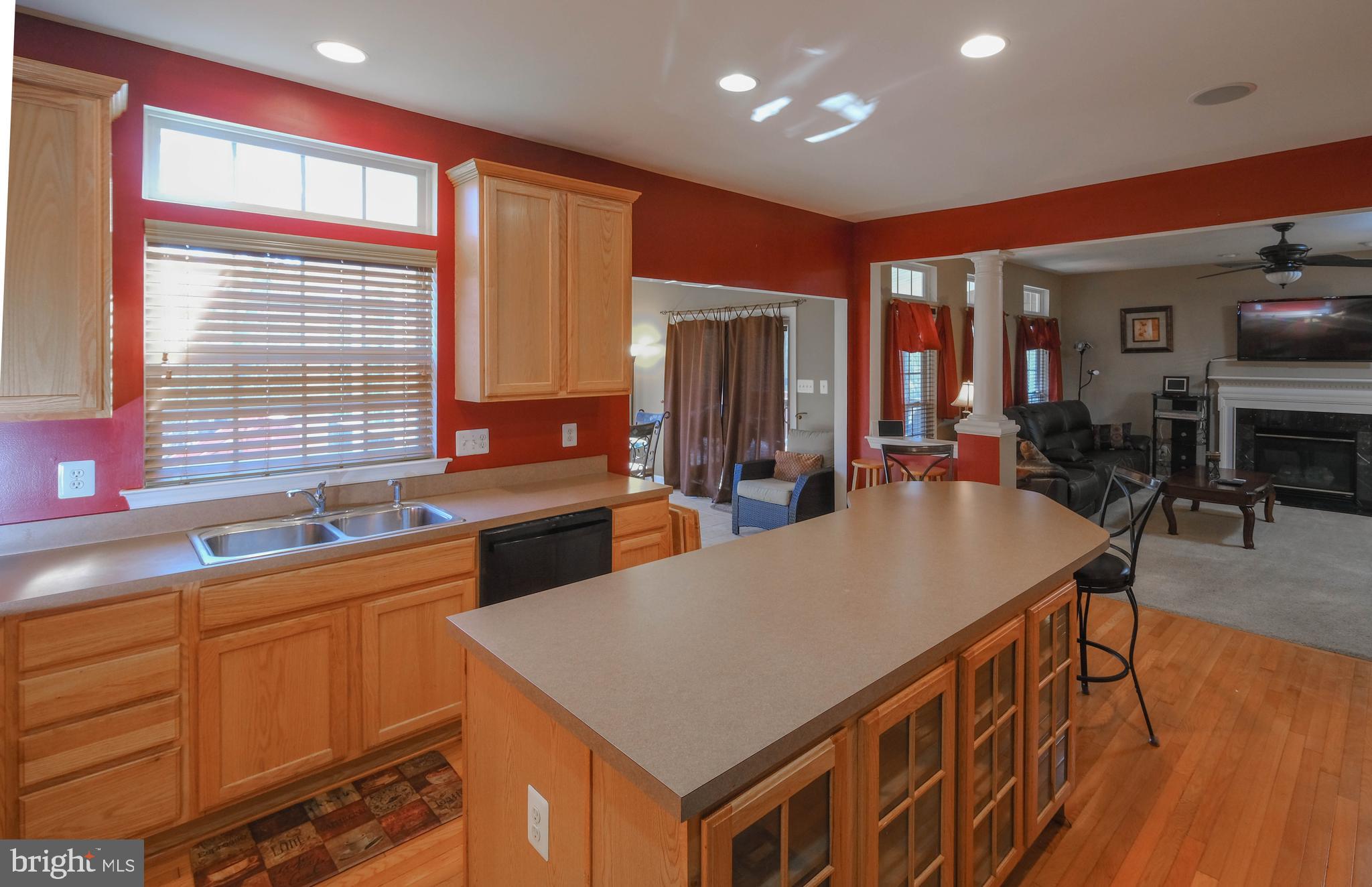 VILLAGE OF WASHINGTON TRAIL - Residential