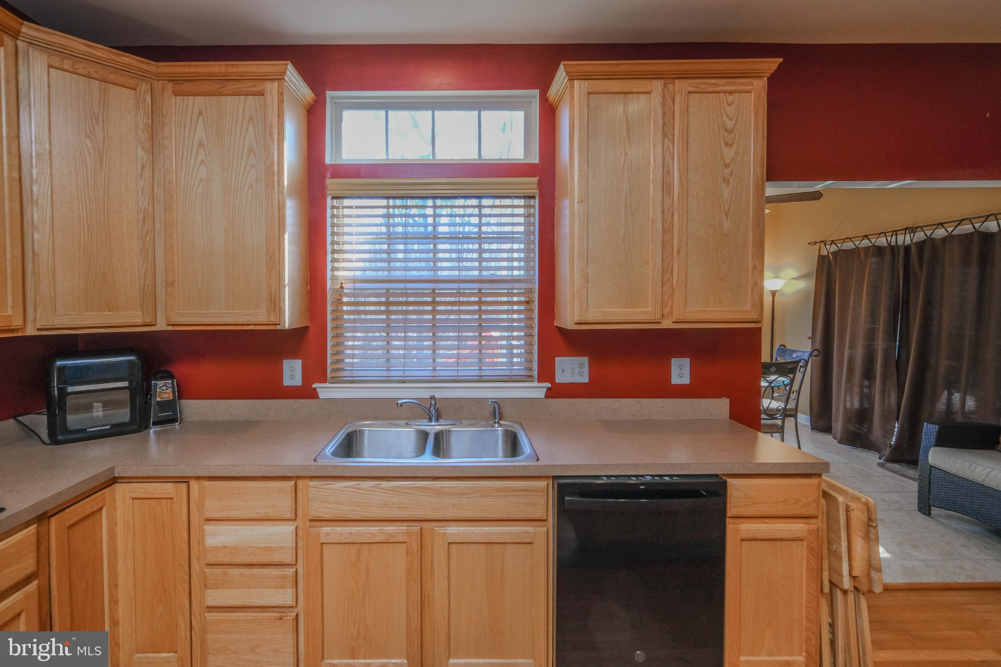 VILLAGE OF WASHINGTON TRAIL - Residential