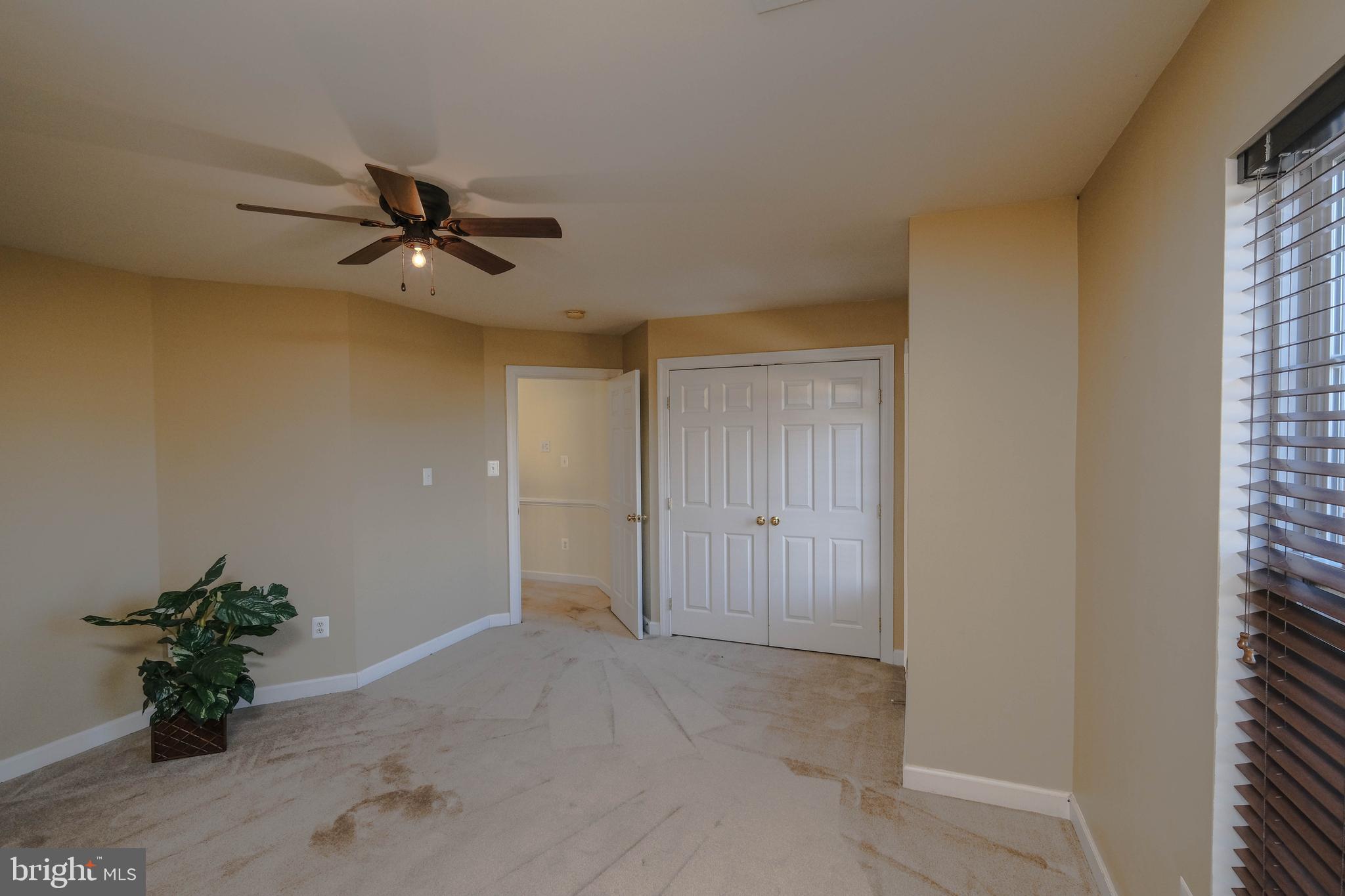 VILLAGE OF WASHINGTON TRAIL - Residential