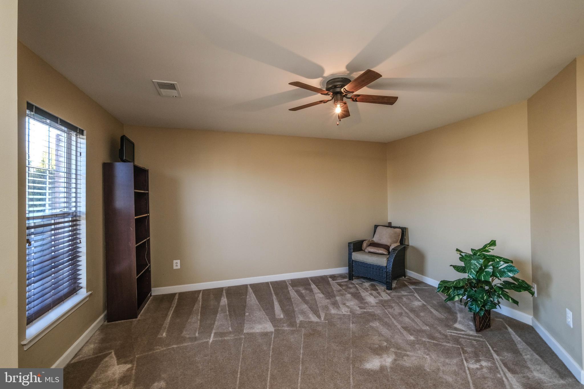 VILLAGE OF WASHINGTON TRAIL - Residential