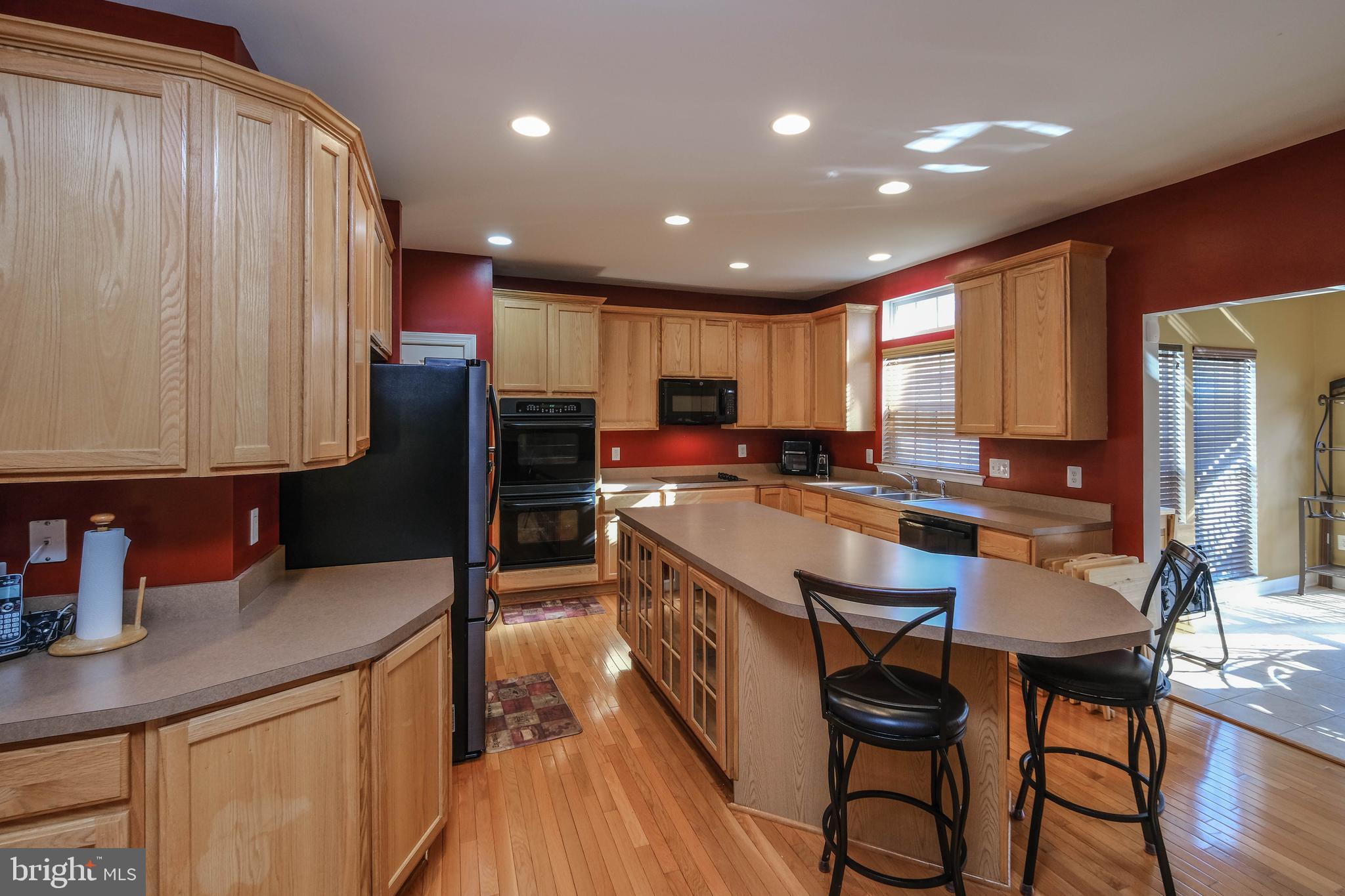 VILLAGE OF WASHINGTON TRAIL - Residential