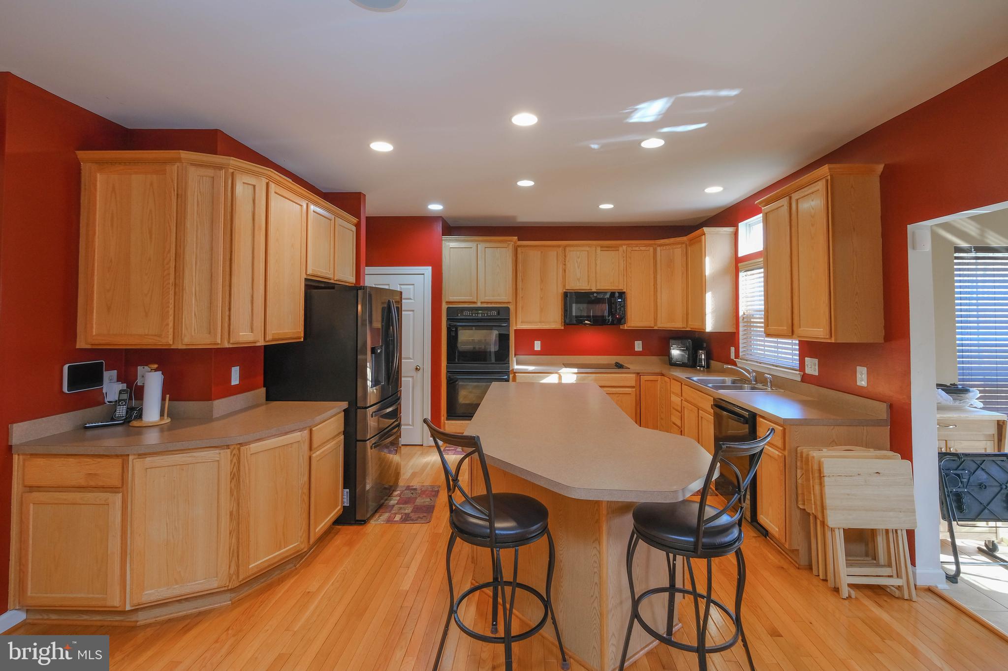 VILLAGE OF WASHINGTON TRAIL - Residential