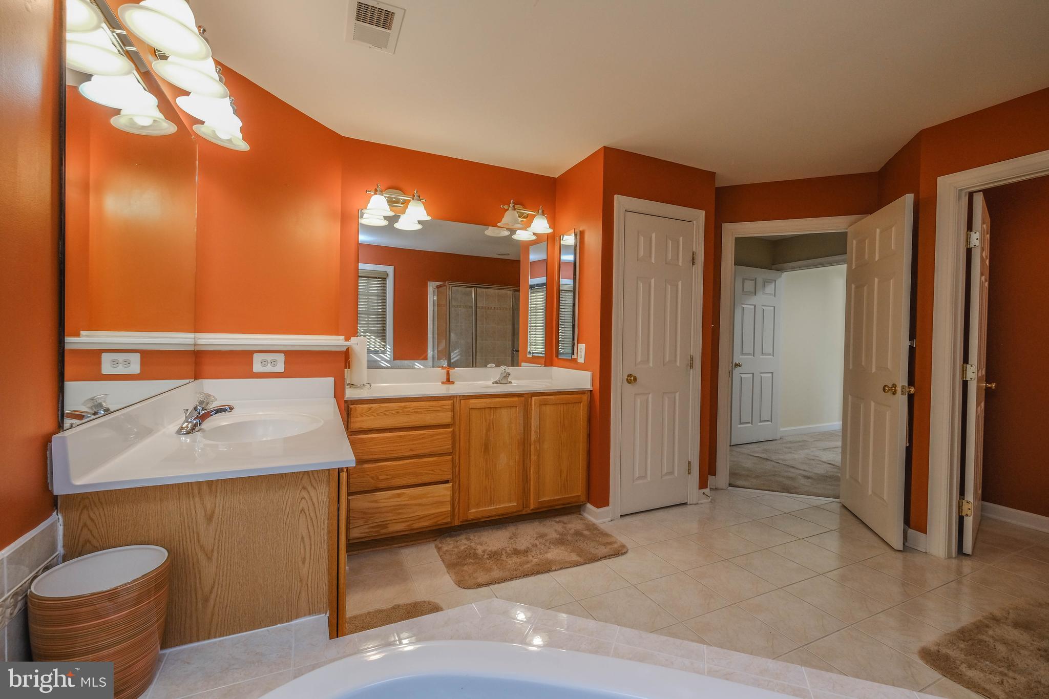 VILLAGE OF WASHINGTON TRAIL - Residential