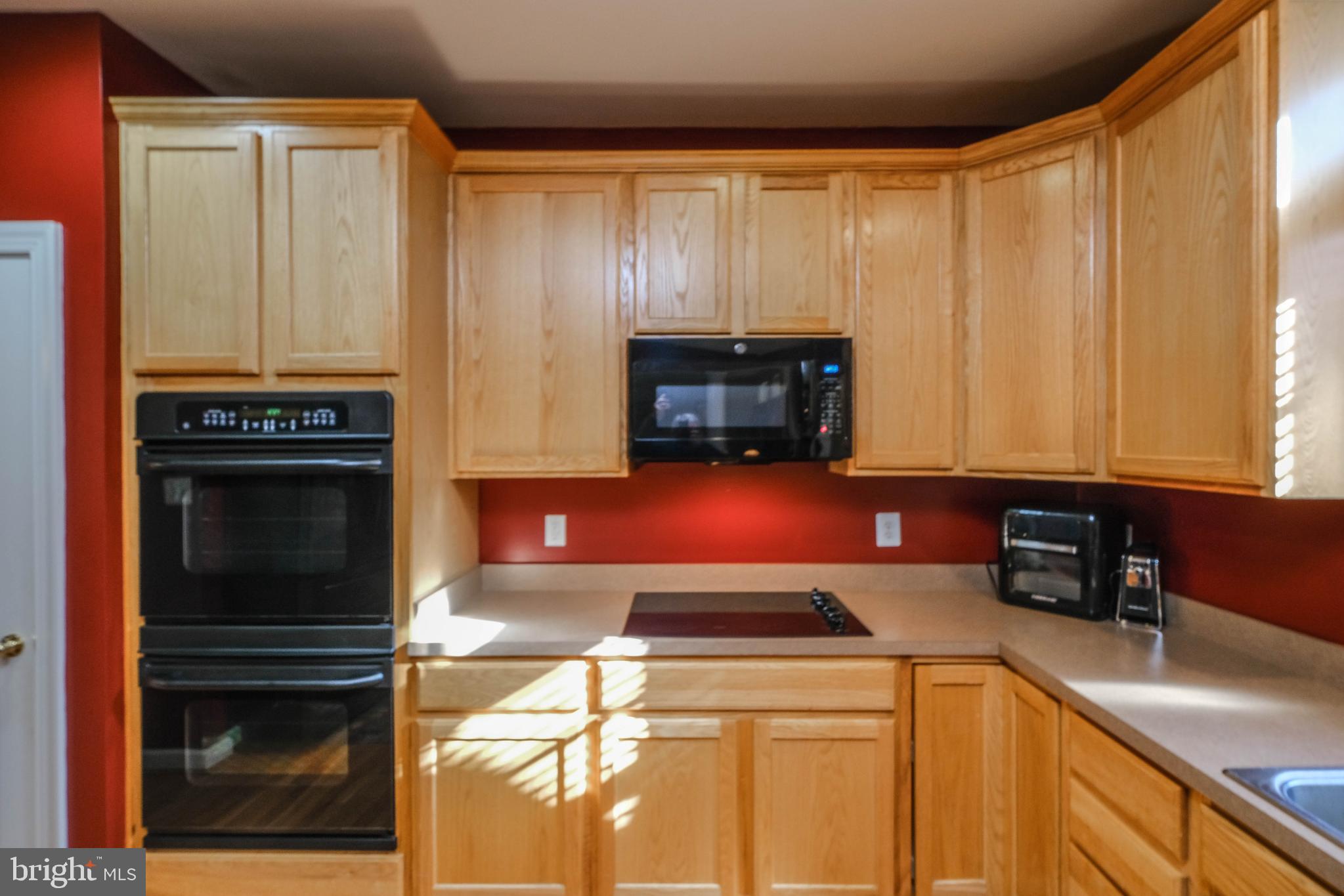 VILLAGE OF WASHINGTON TRAIL - Residential