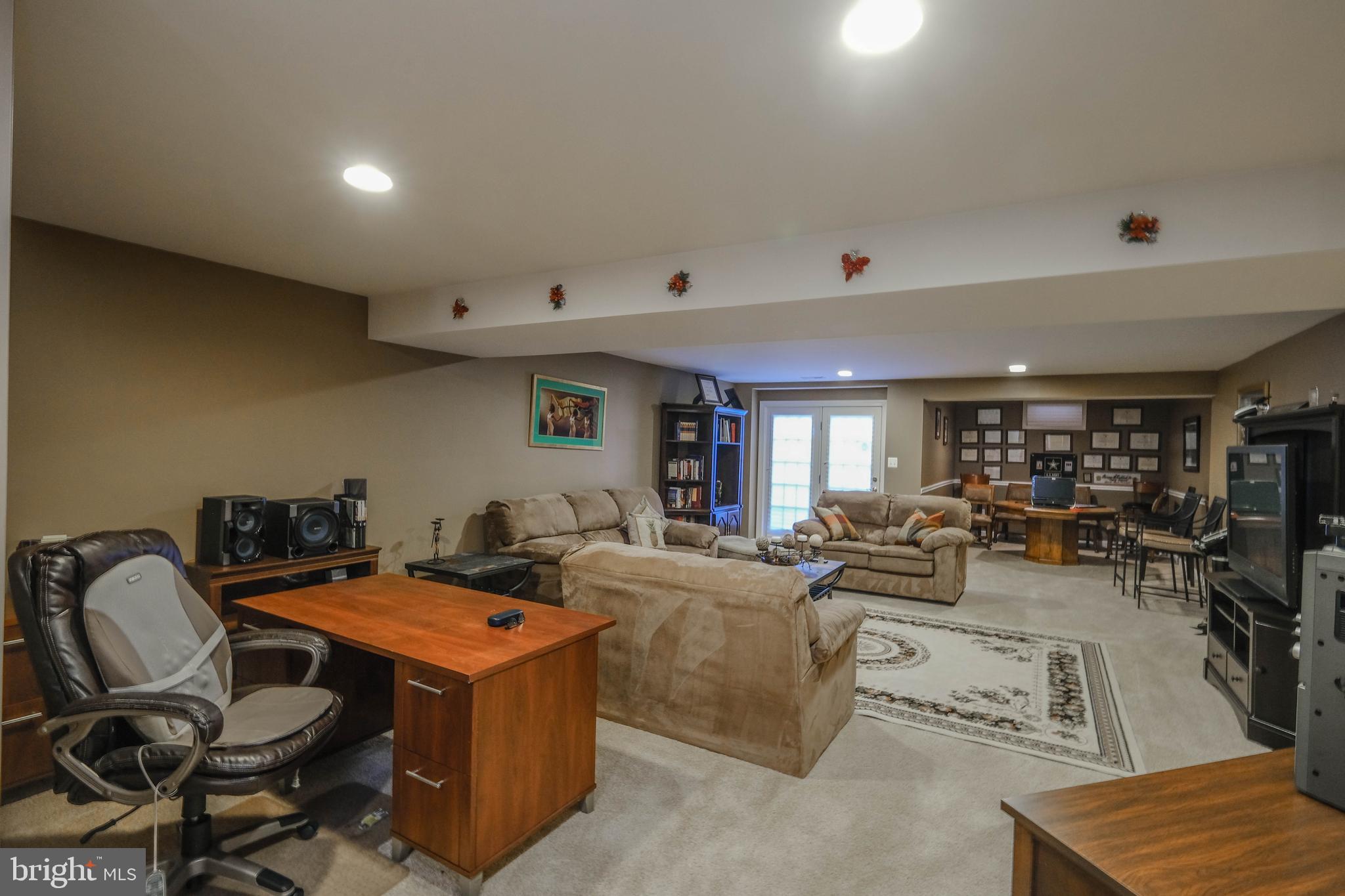 VILLAGE OF WASHINGTON TRAIL - Residential