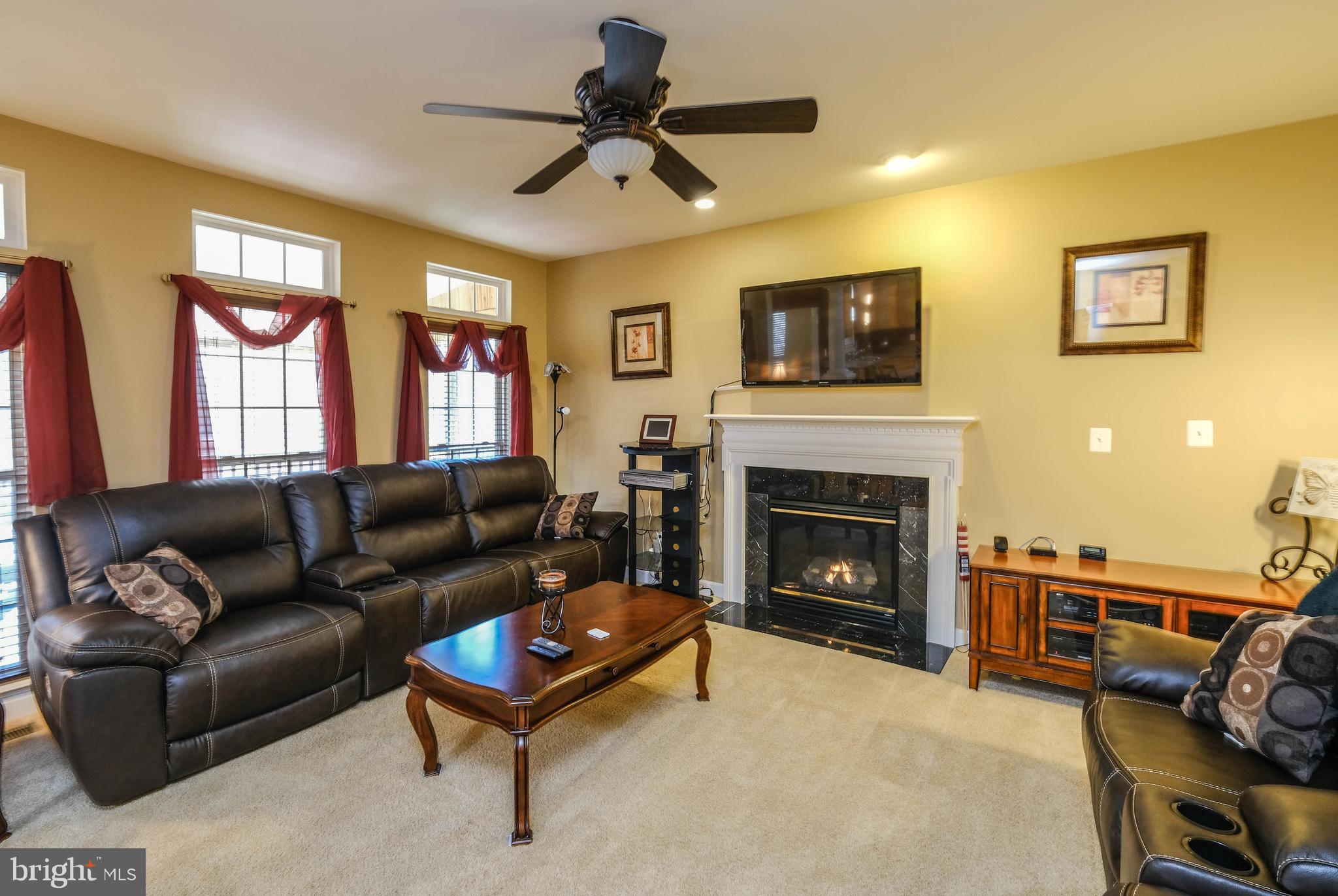 VILLAGE OF WASHINGTON TRAIL - Residential