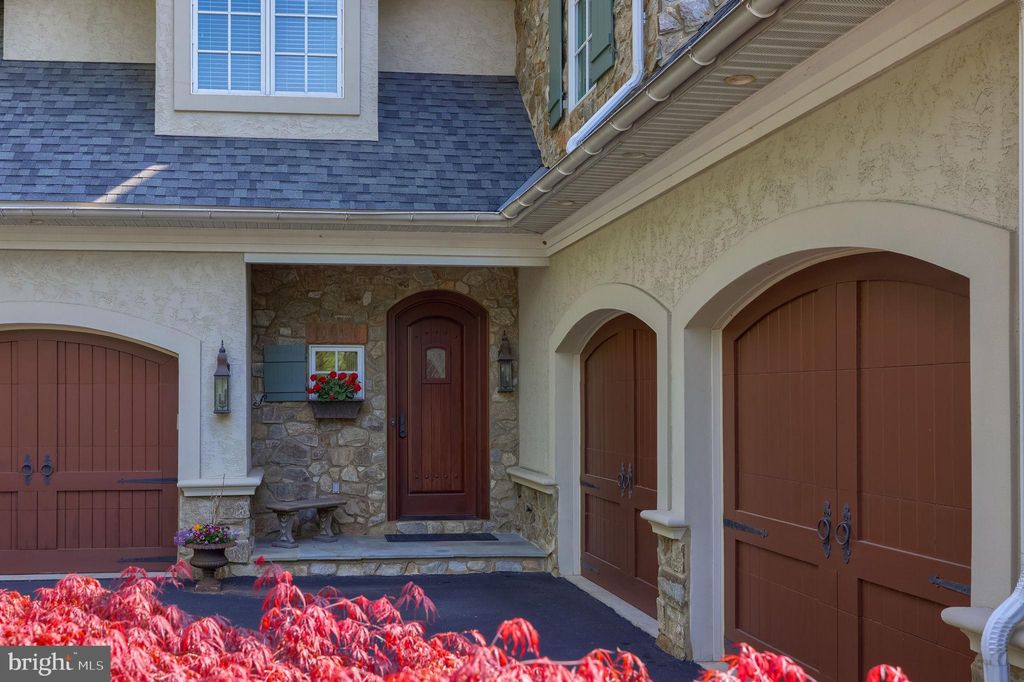 Photo of 905 Greenside Drive, LITITZ, PA 17543 (MLS # PALA2084846)