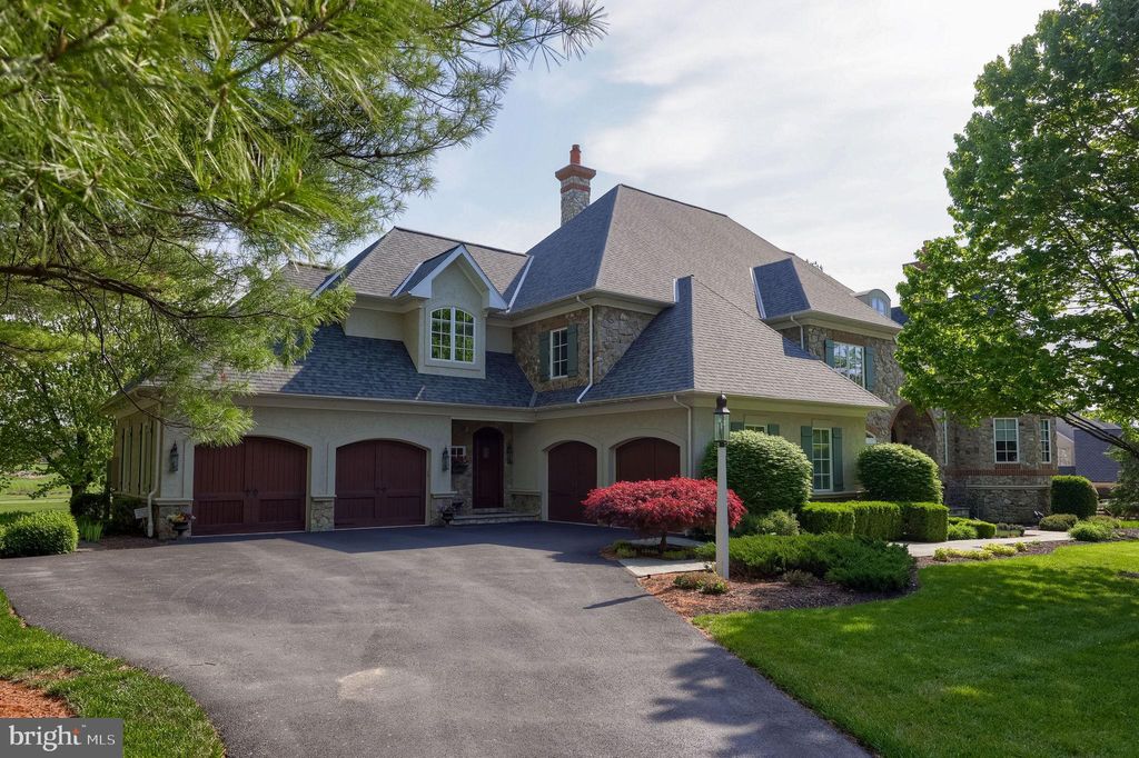 Photo of 905 Greenside Drive, LITITZ, PA 17543 (MLS # PALA2084846)