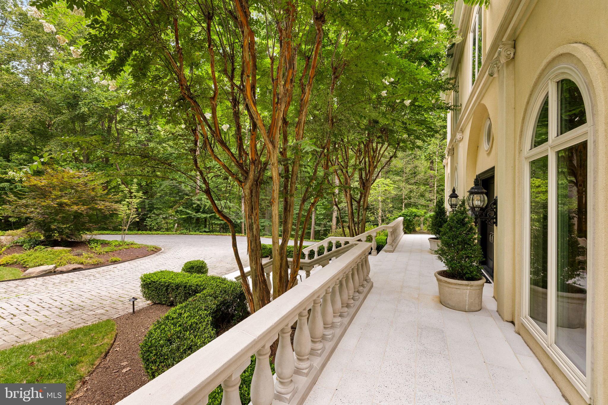 CHAIN BRIDGE - Residential