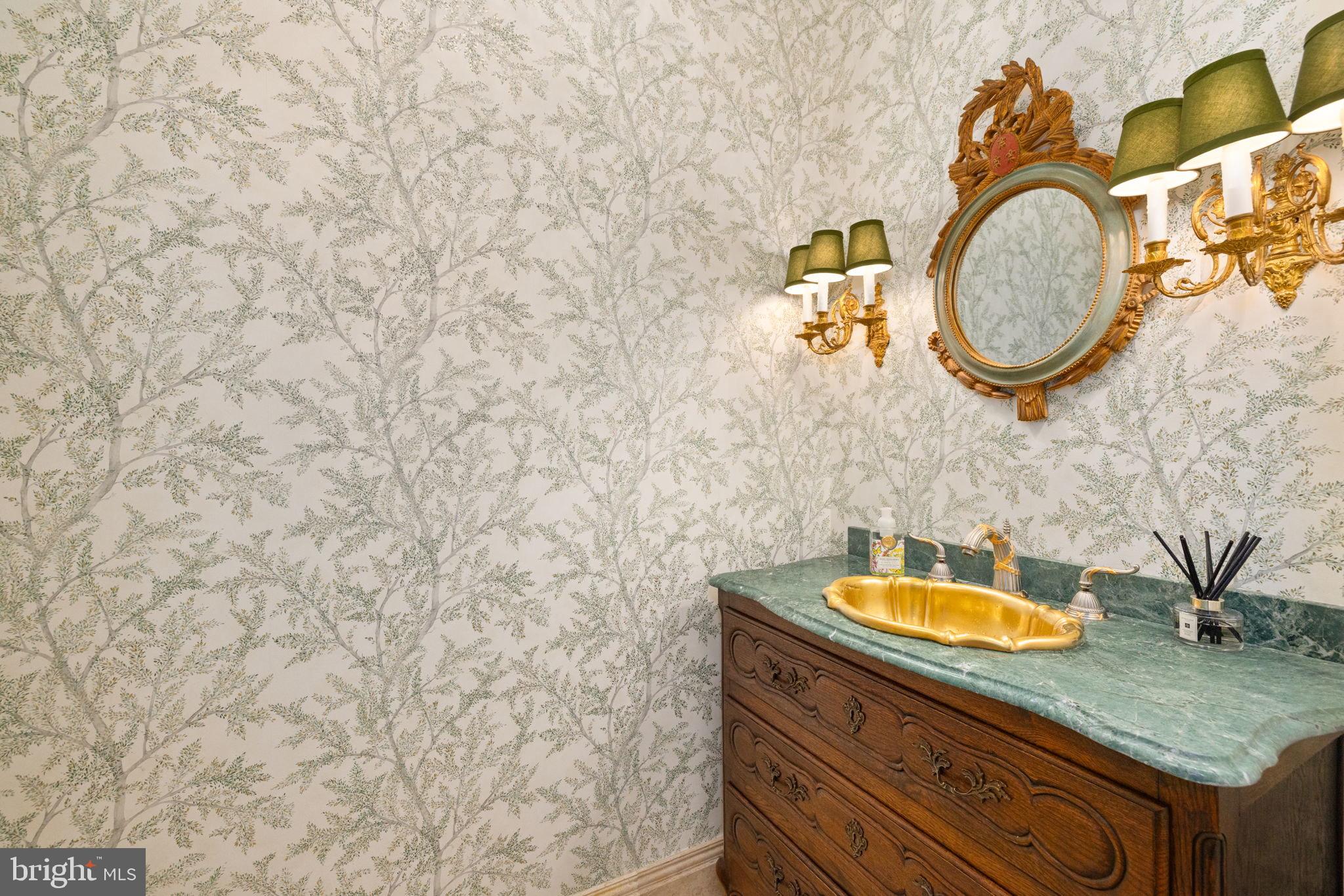 CHAIN BRIDGE - Residential