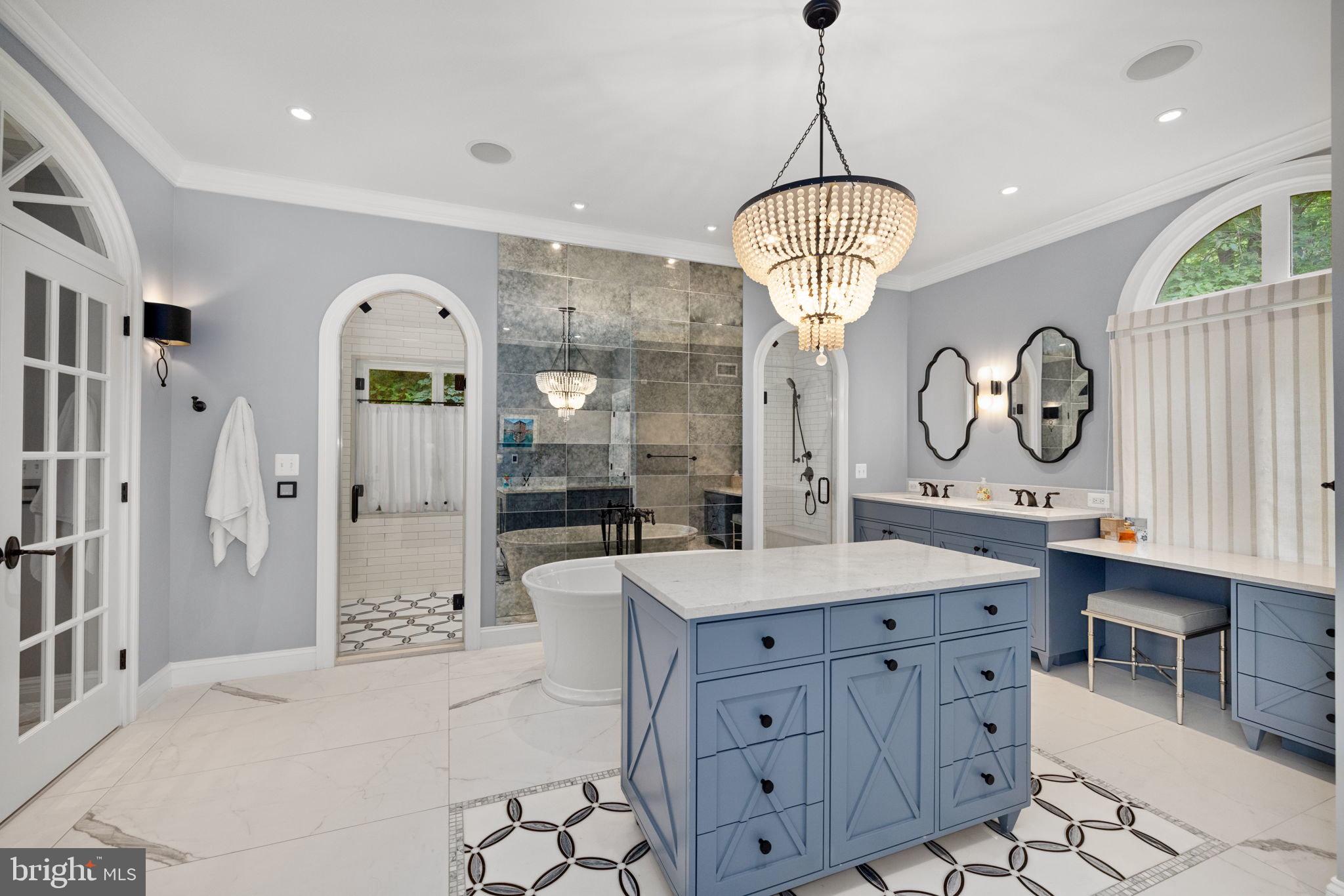 CHAIN BRIDGE - Residential