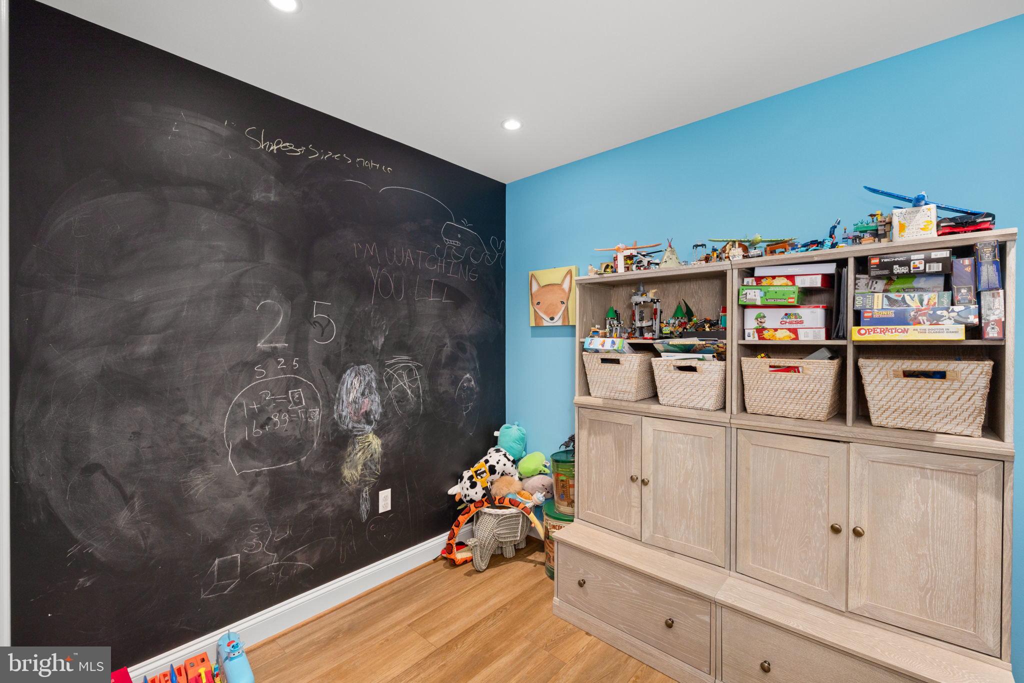 CHAIN BRIDGE - Residential