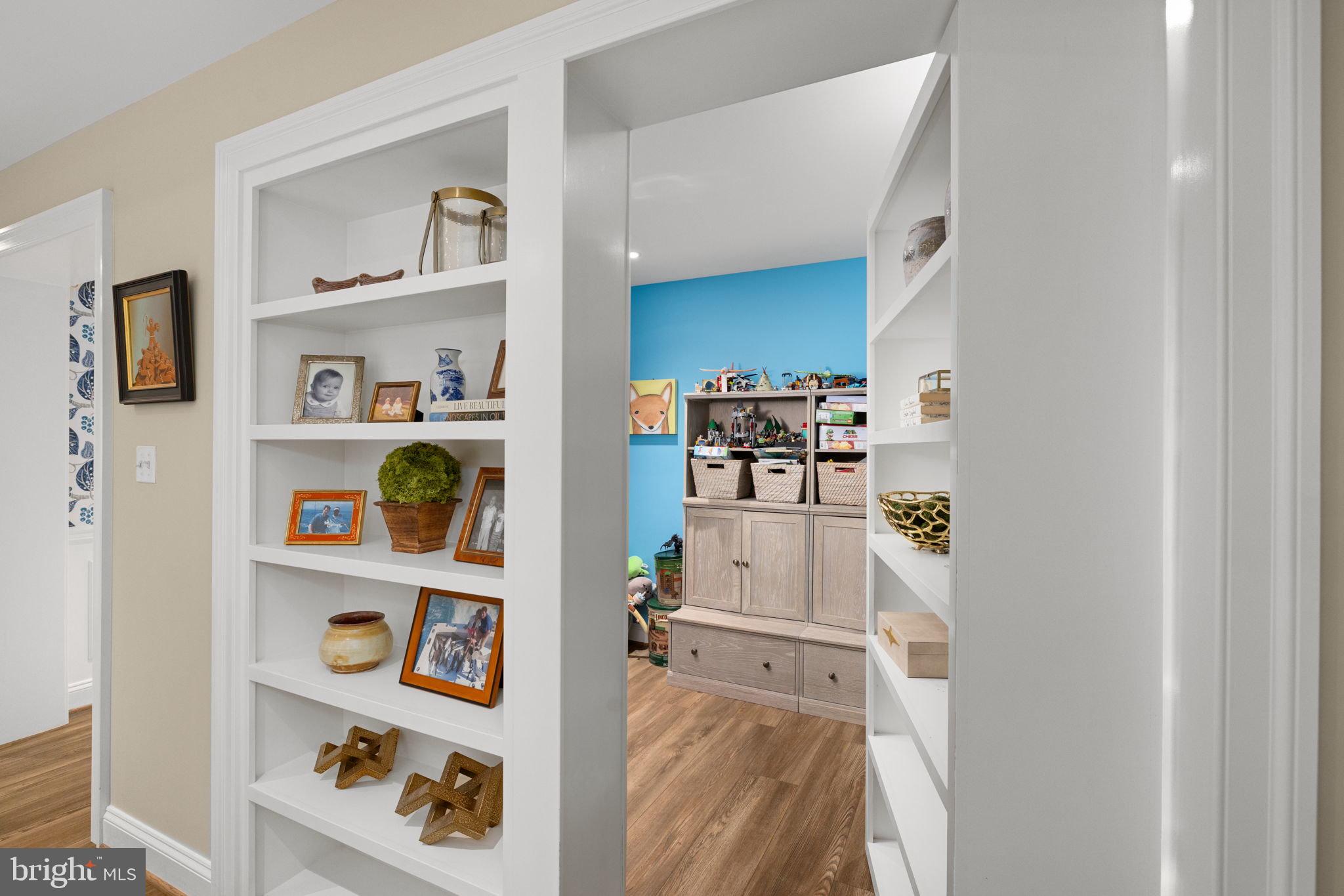 CHAIN BRIDGE - Residential