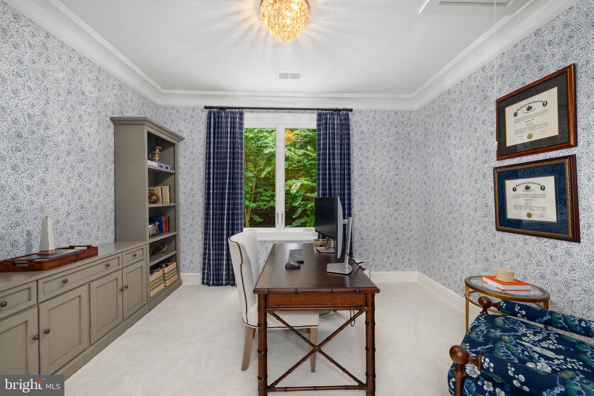 CHAIN BRIDGE - Residential