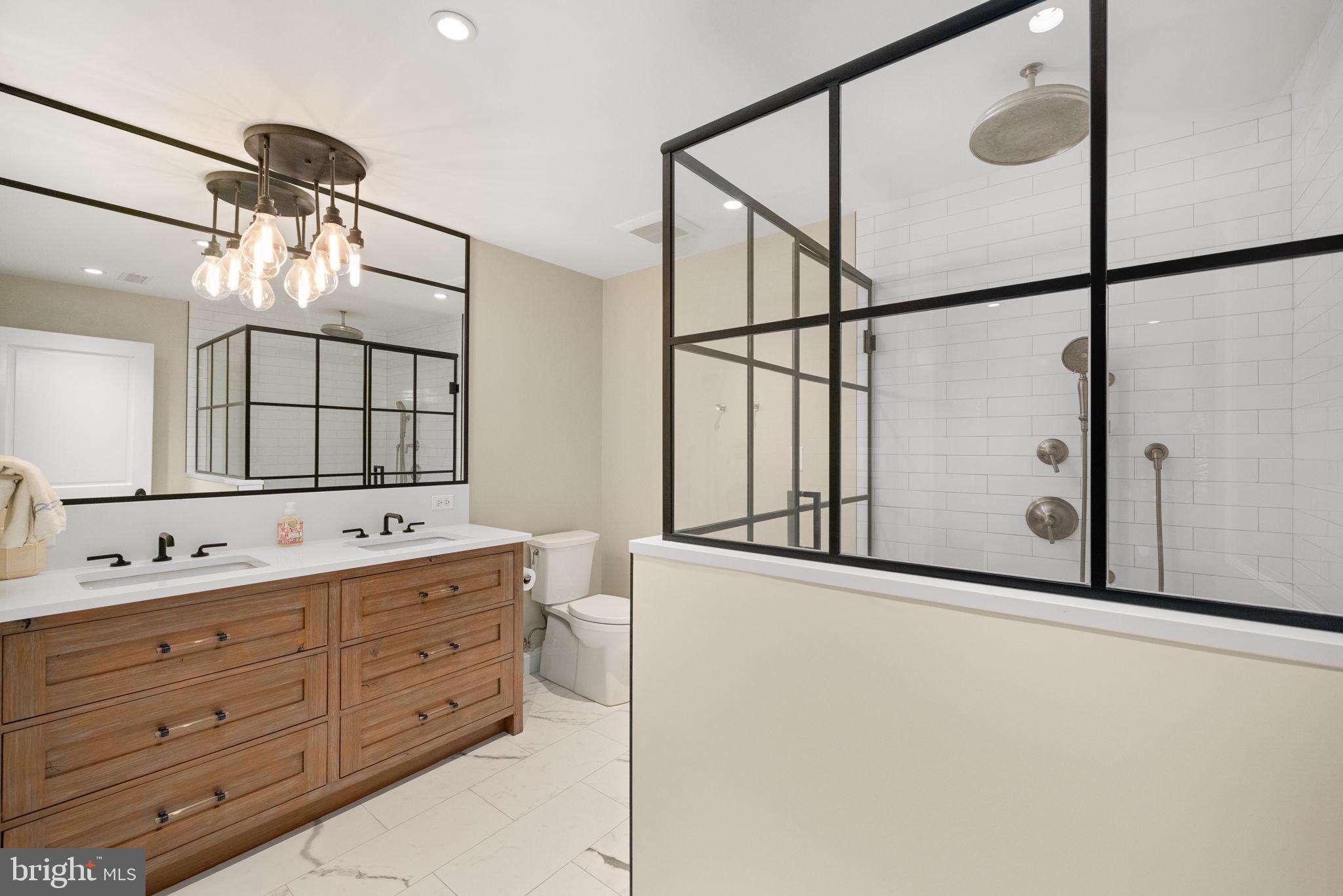 CHAIN BRIDGE - Residential